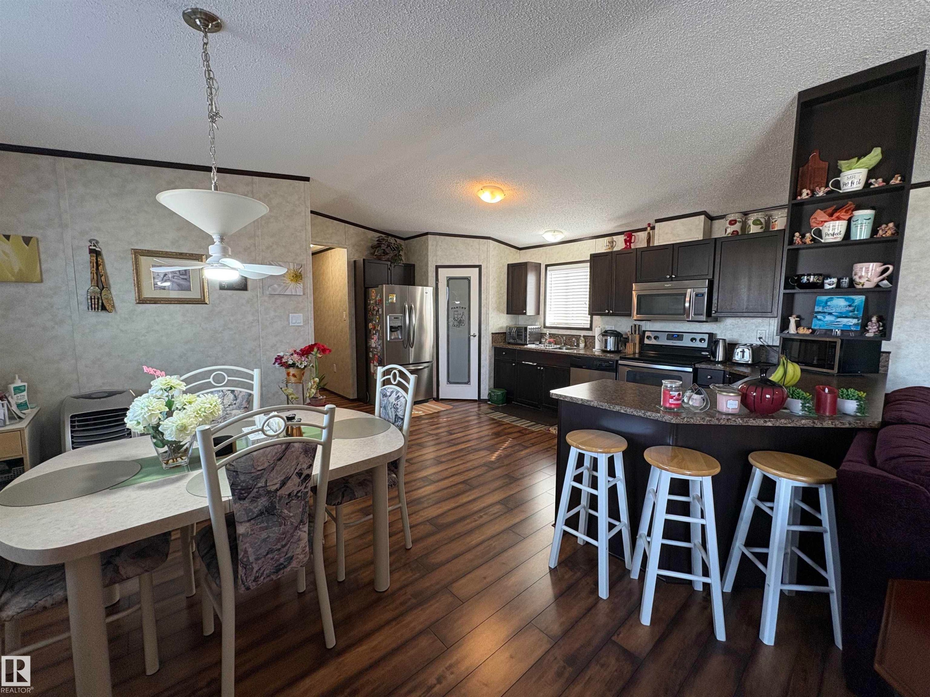 












419 Oak Ridge Crescent

,
Edmonton,




AB
T6P 0B3

