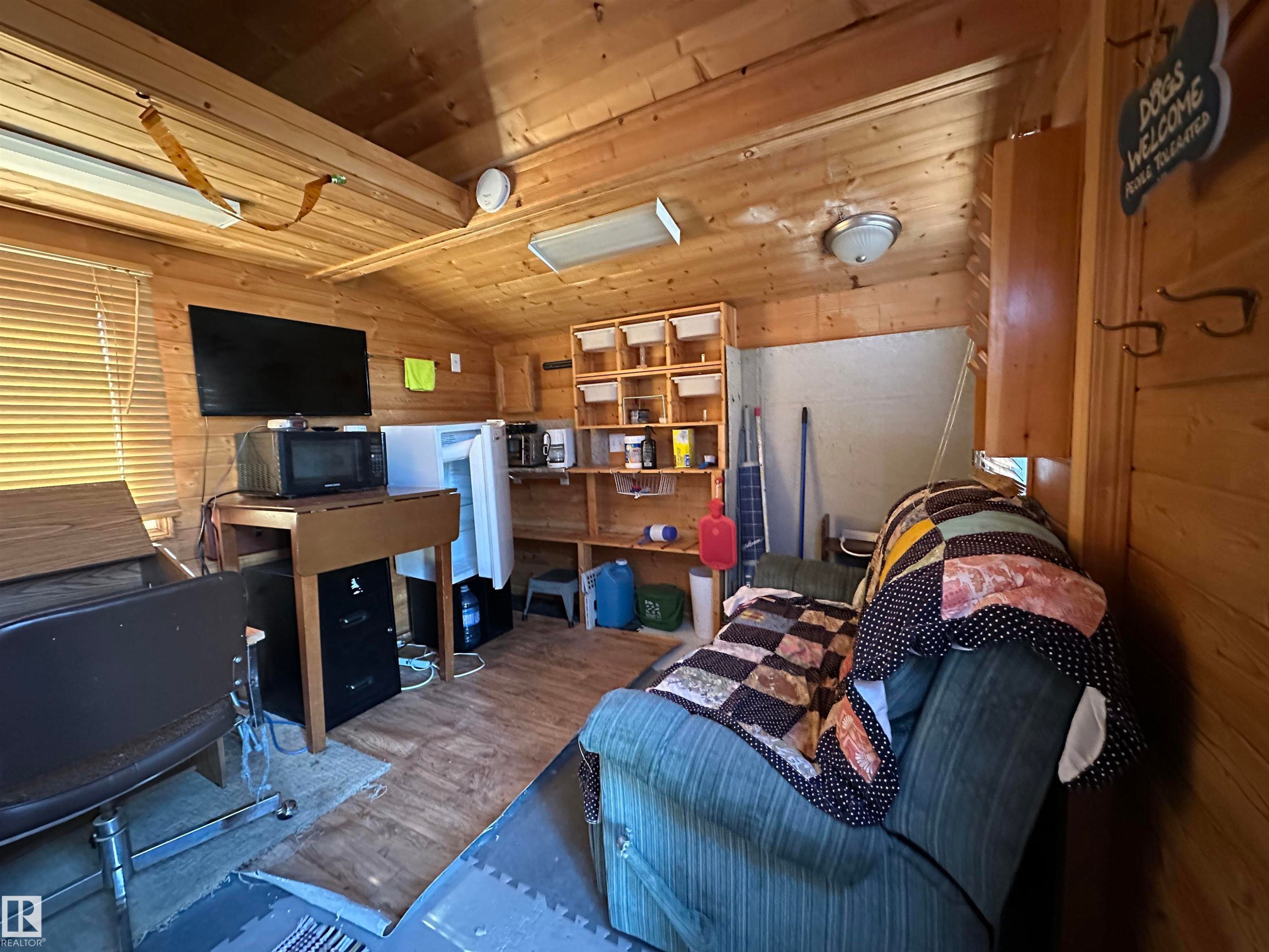 












51101 Range Road 63

,
Rural Parkland County,







AB
T0E 2H0

