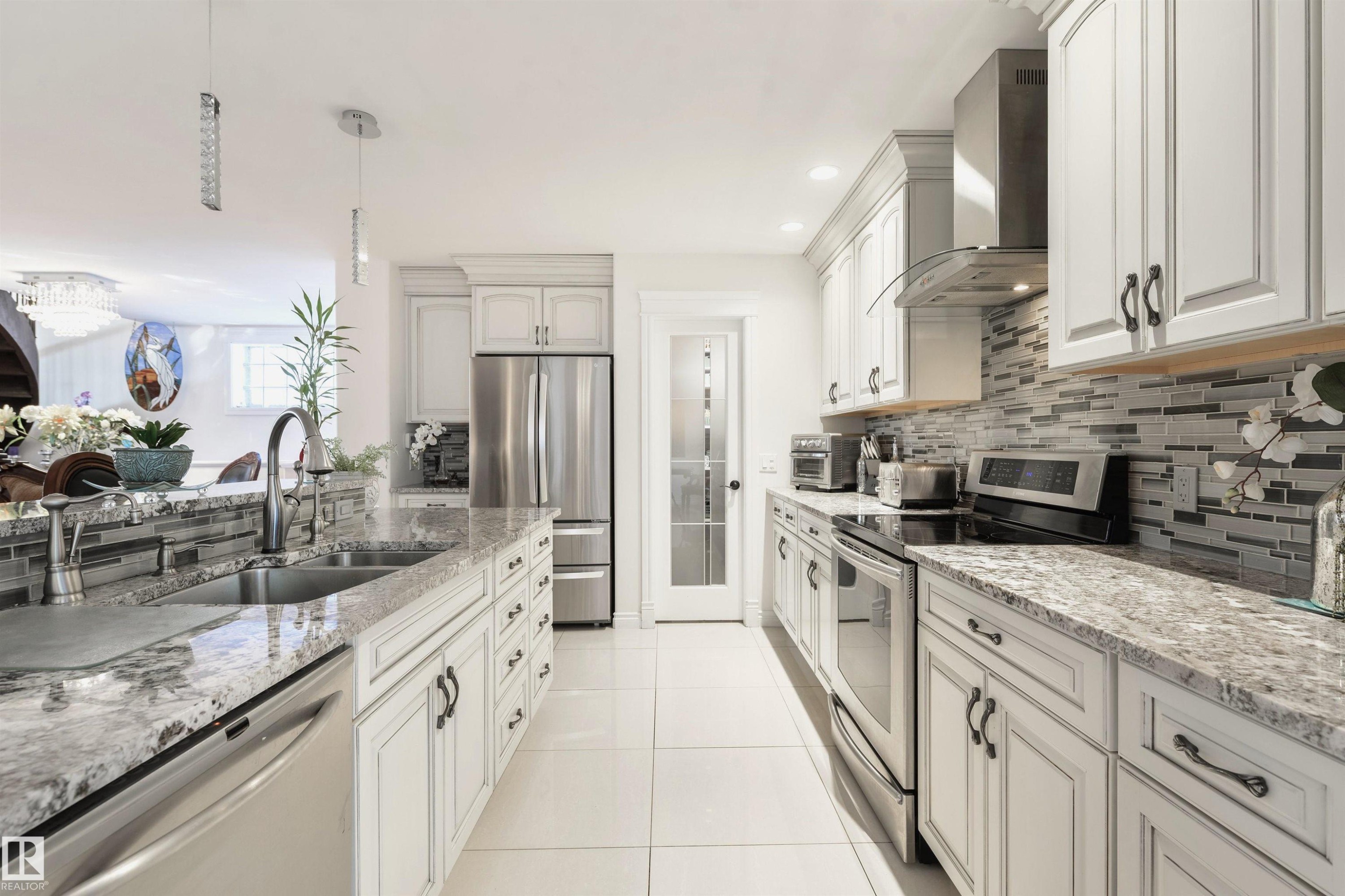 












9720 65 Avenue

,
Edmonton,




AB
T6E 0K6

