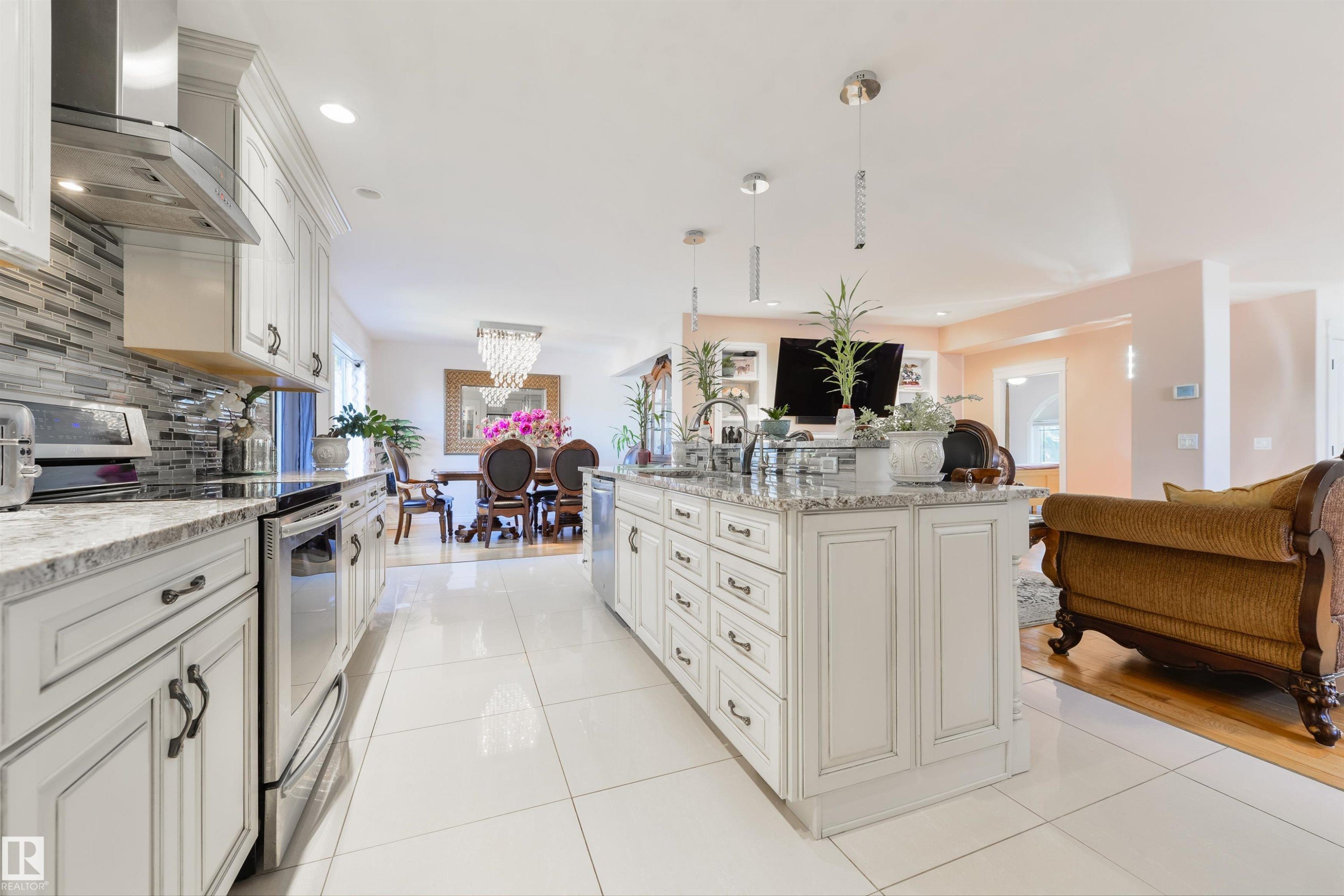 












9720 65 Avenue

,
Edmonton,




AB
T6E 0K6

