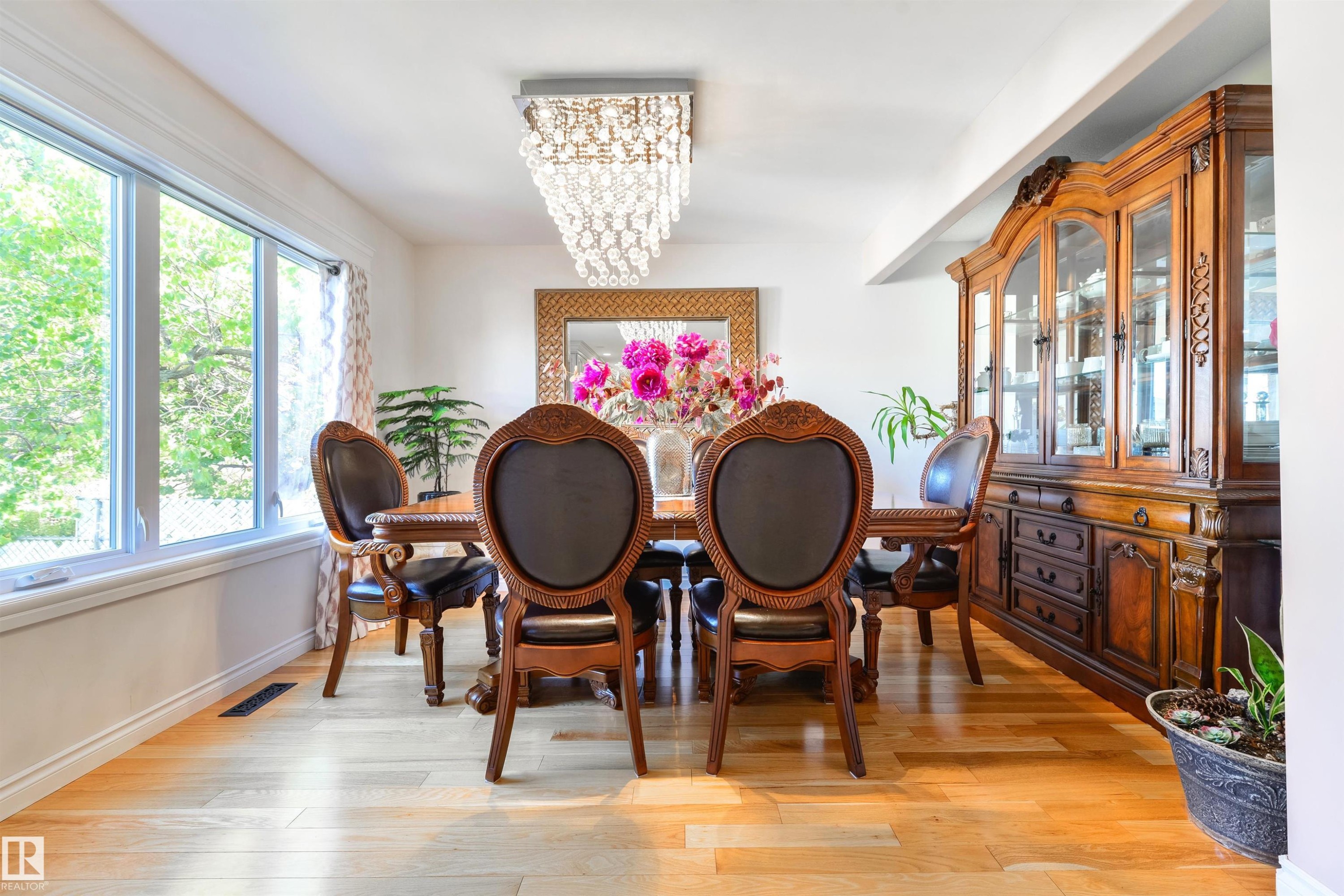 












9720 65 Avenue

,
Edmonton,




AB
T6E 0K6

