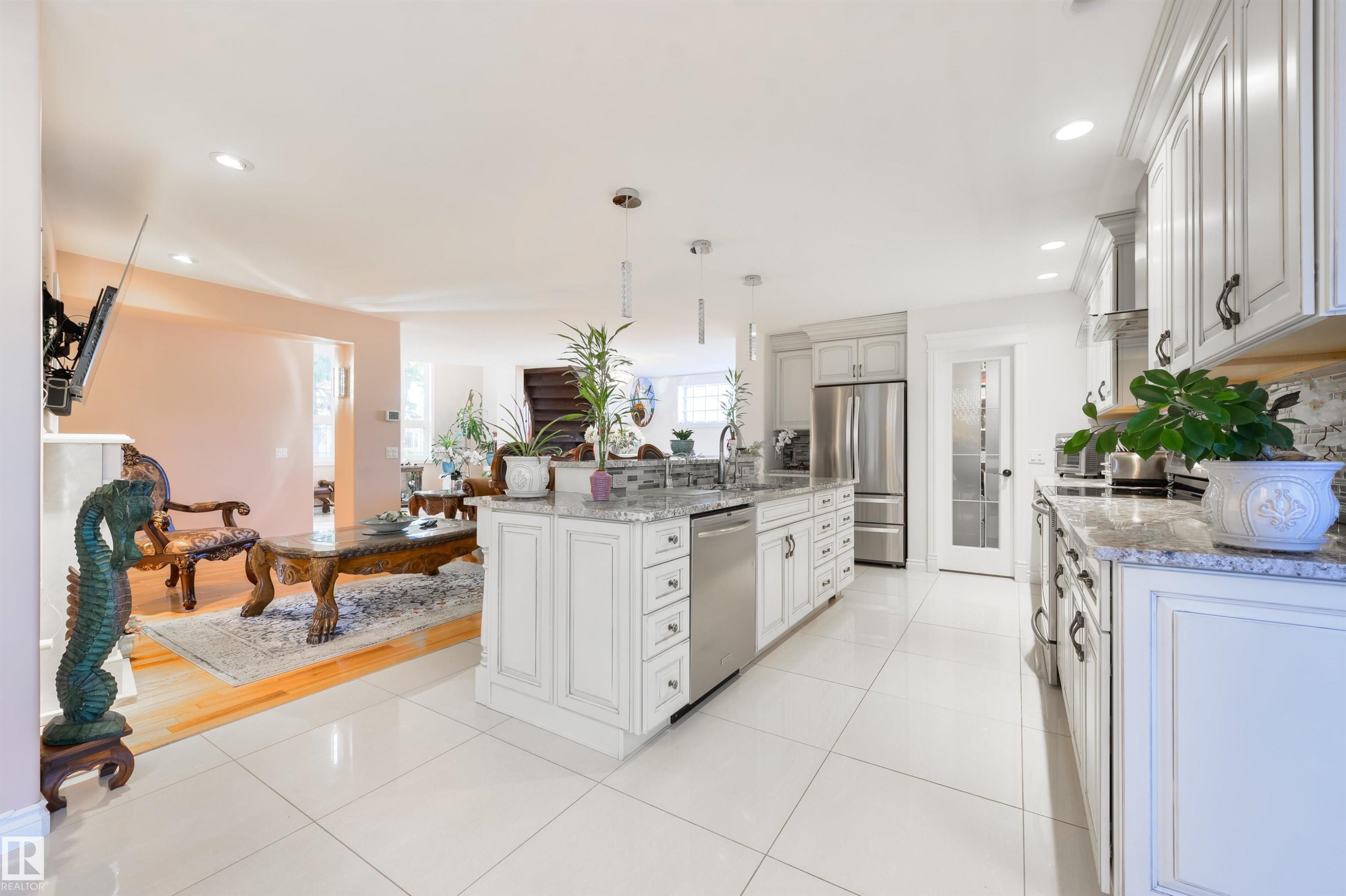 












9720 65 Avenue

,
Edmonton,




AB
T6E 0K6

