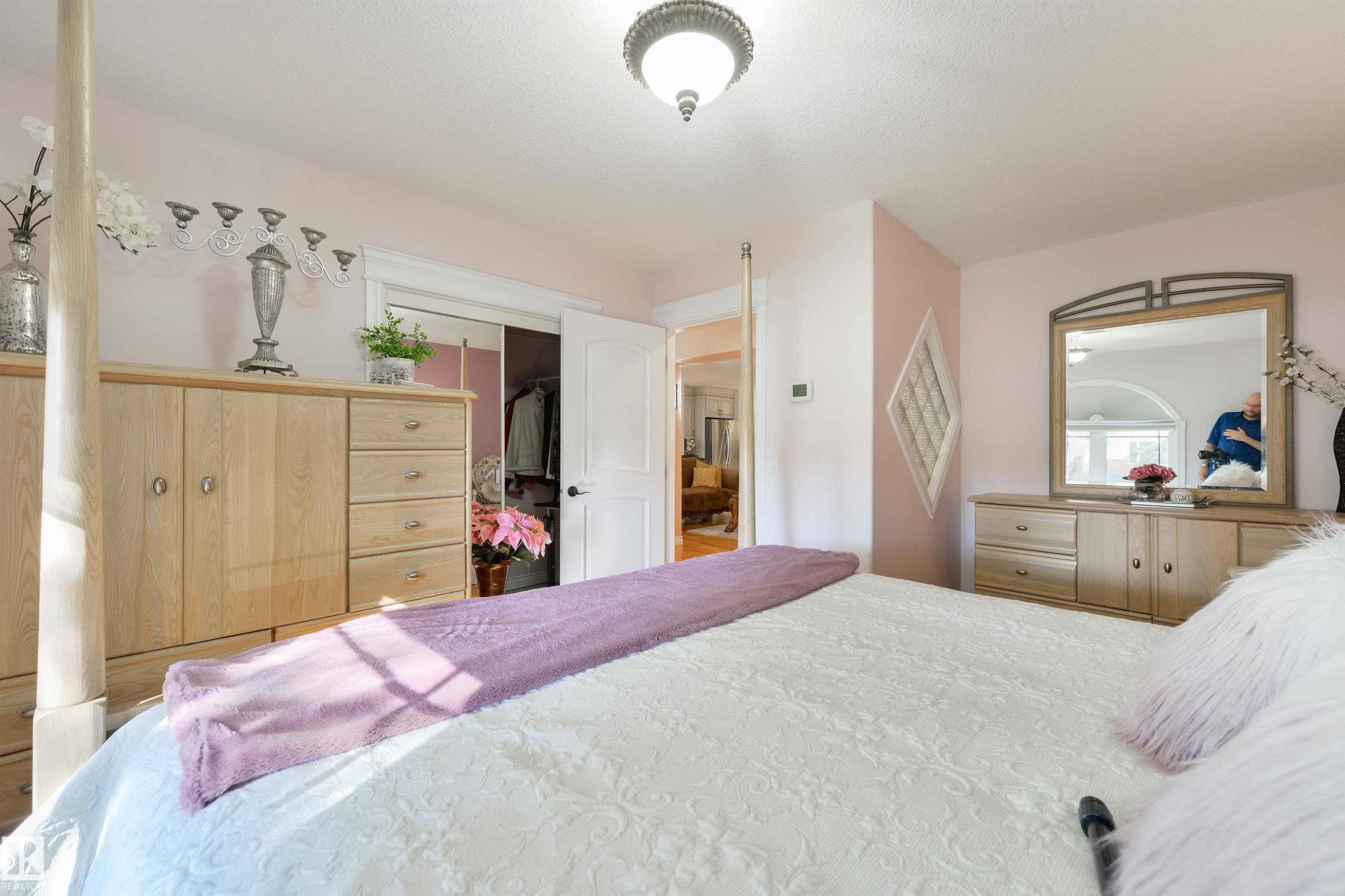 












9720 65 Avenue

,
Edmonton,




AB
T6E 0K6

