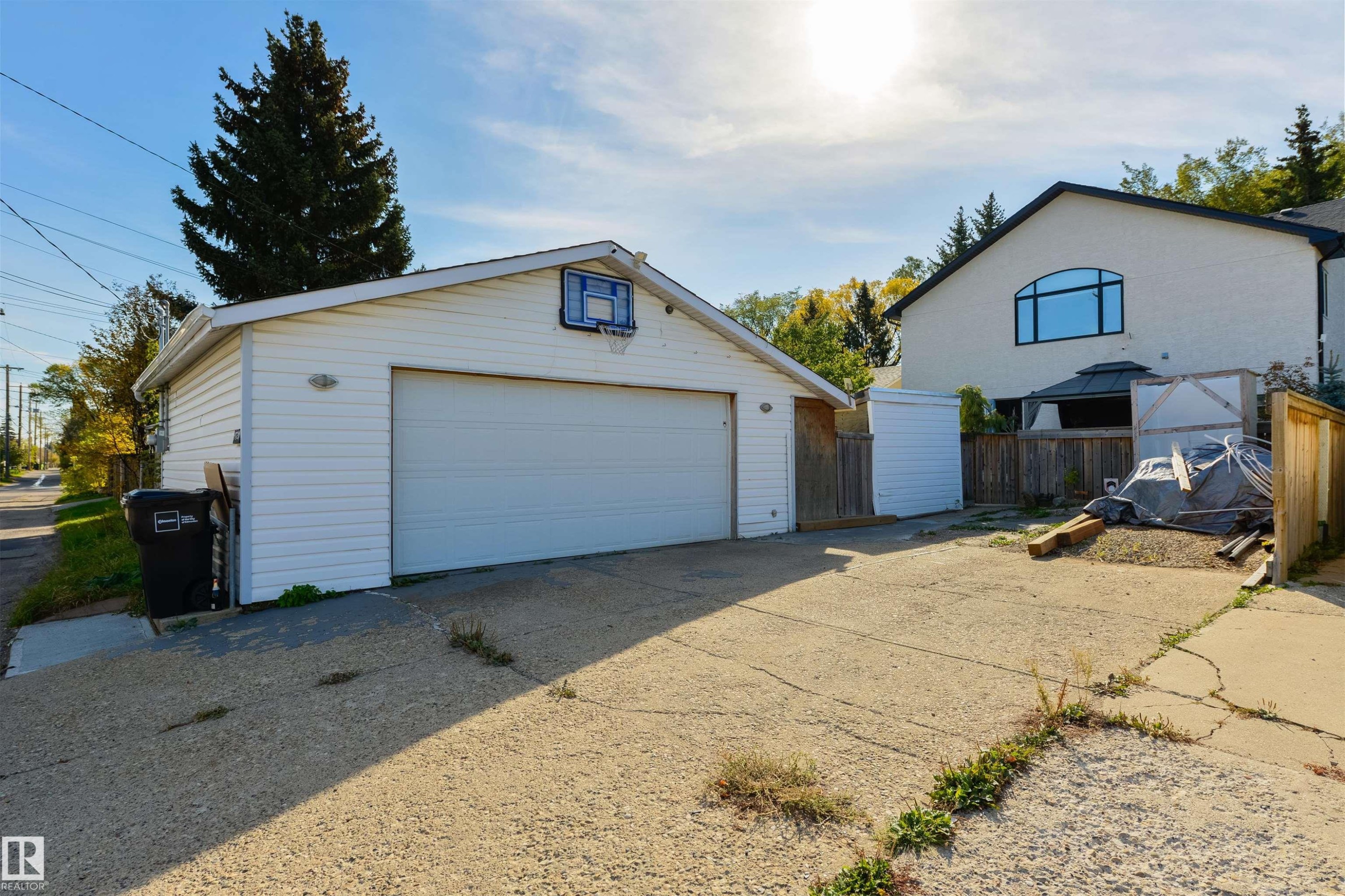 












9720 65 Avenue

,
Edmonton,




AB
T6E 0K6

