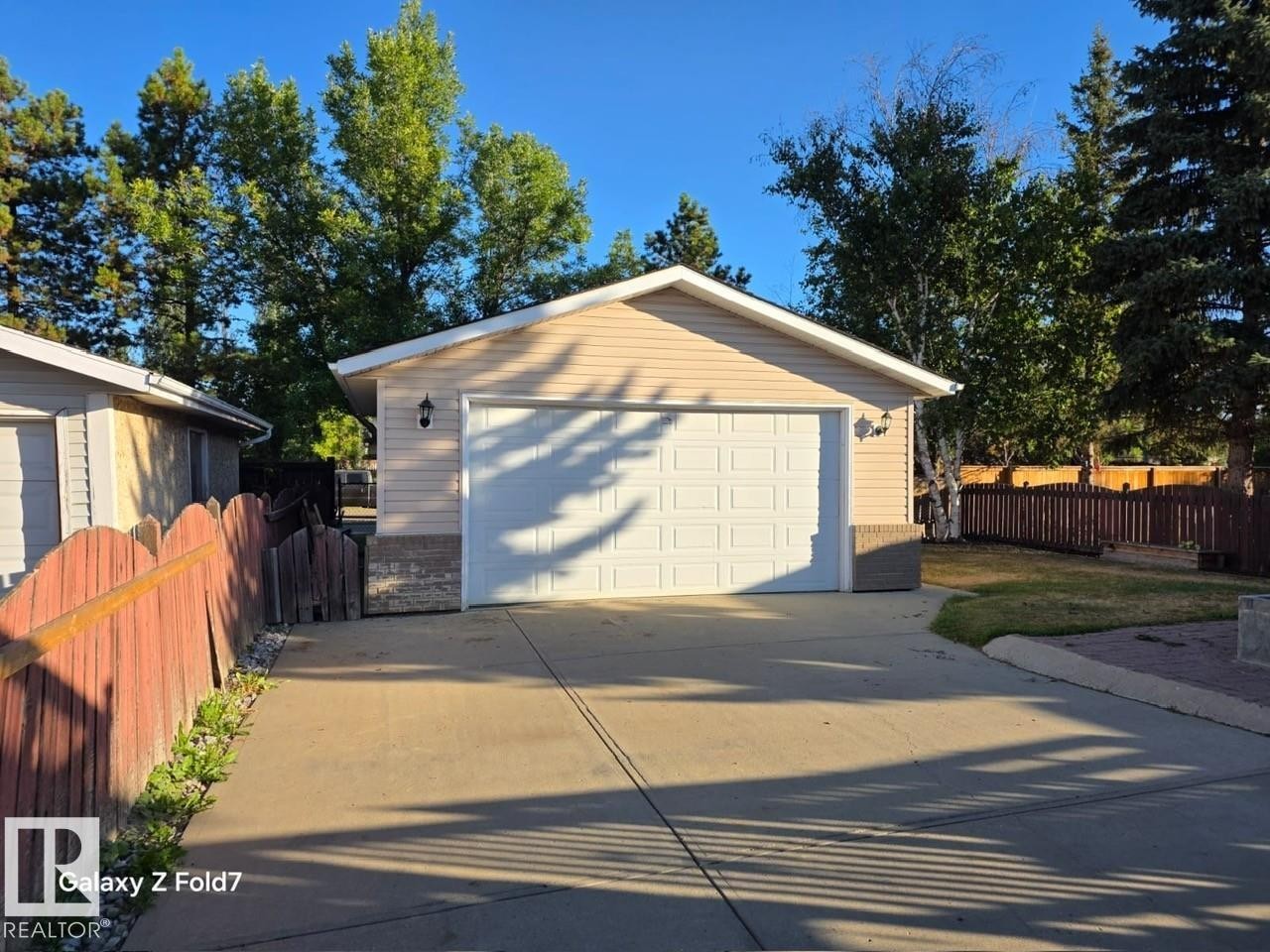 












3428 143 Avenue

,
Edmonton,




AB
T5Y 1H7

