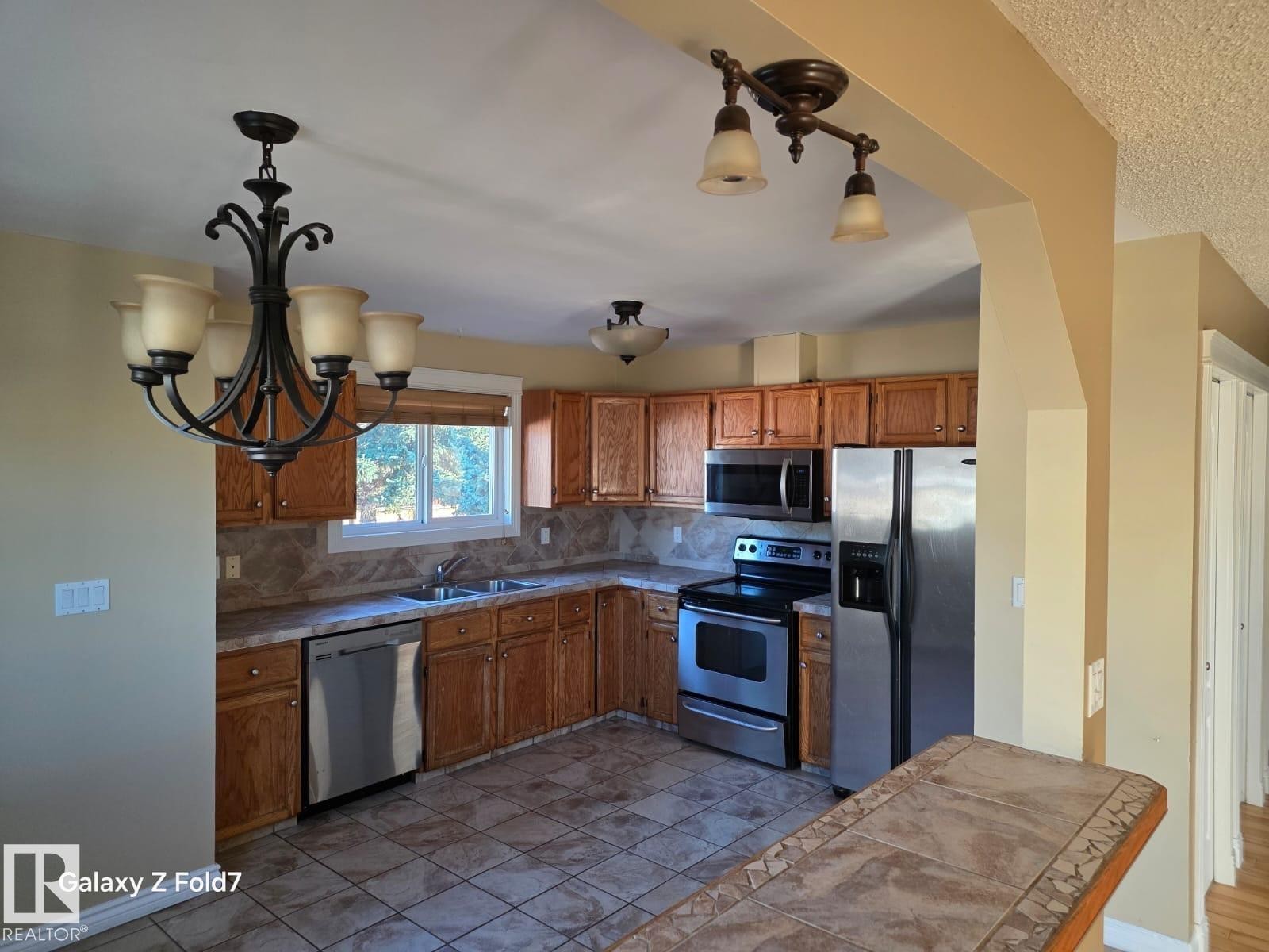 












3428 143 Avenue

,
Edmonton,




AB
T5Y 1H7

