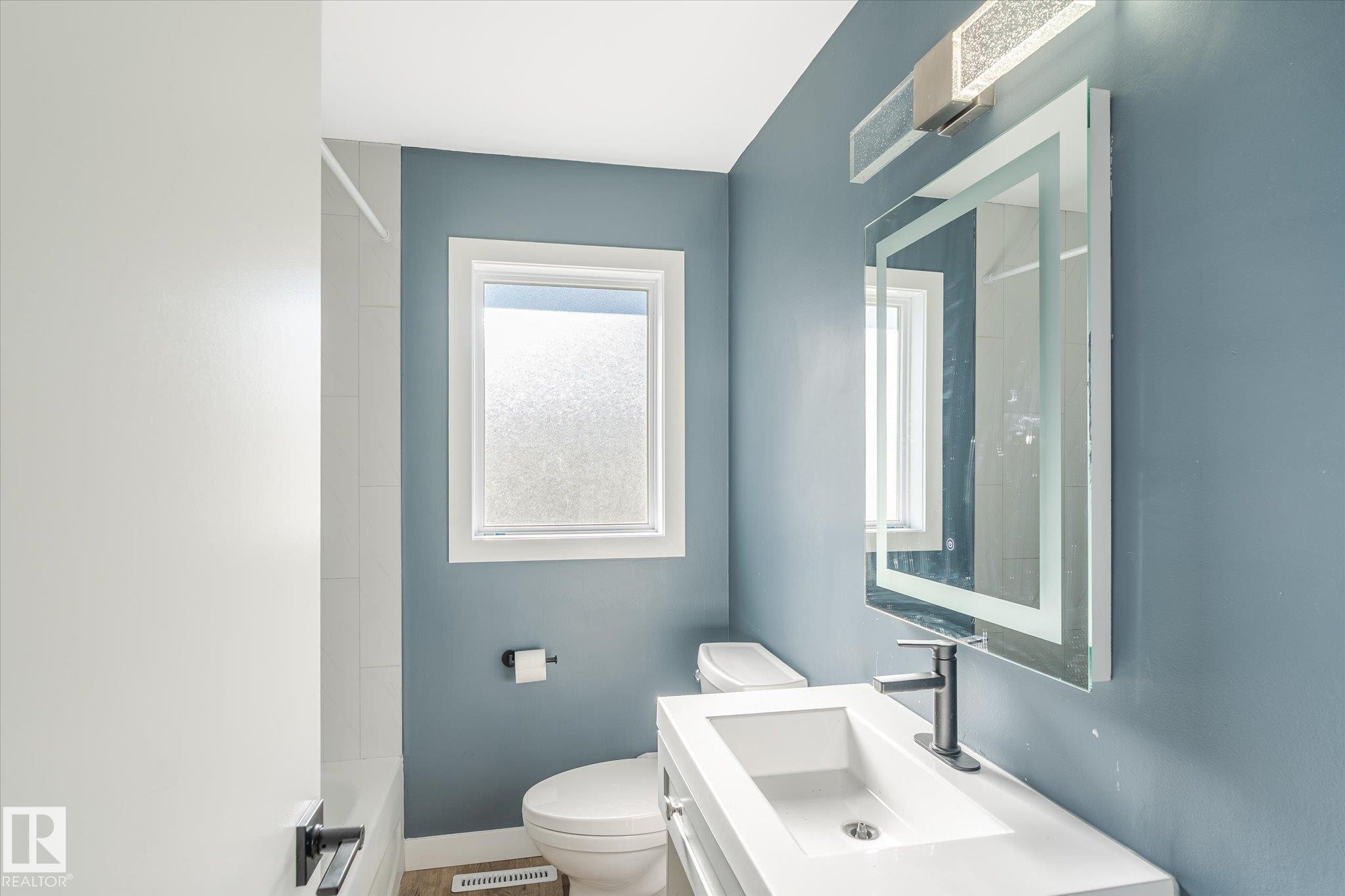 












12707 92 Street

,
Edmonton,




AB
T5E 3R3

