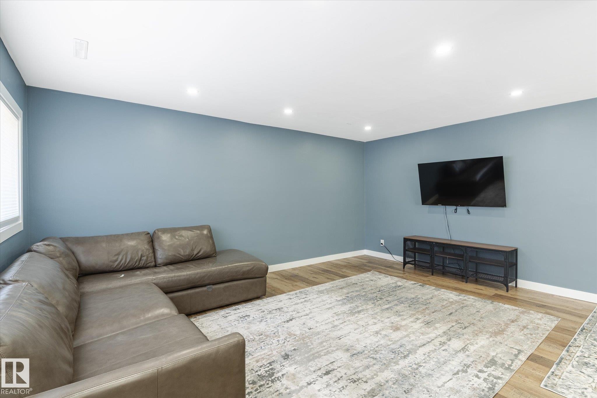 












12707 92 Street

,
Edmonton,




AB
T5E 3R3

