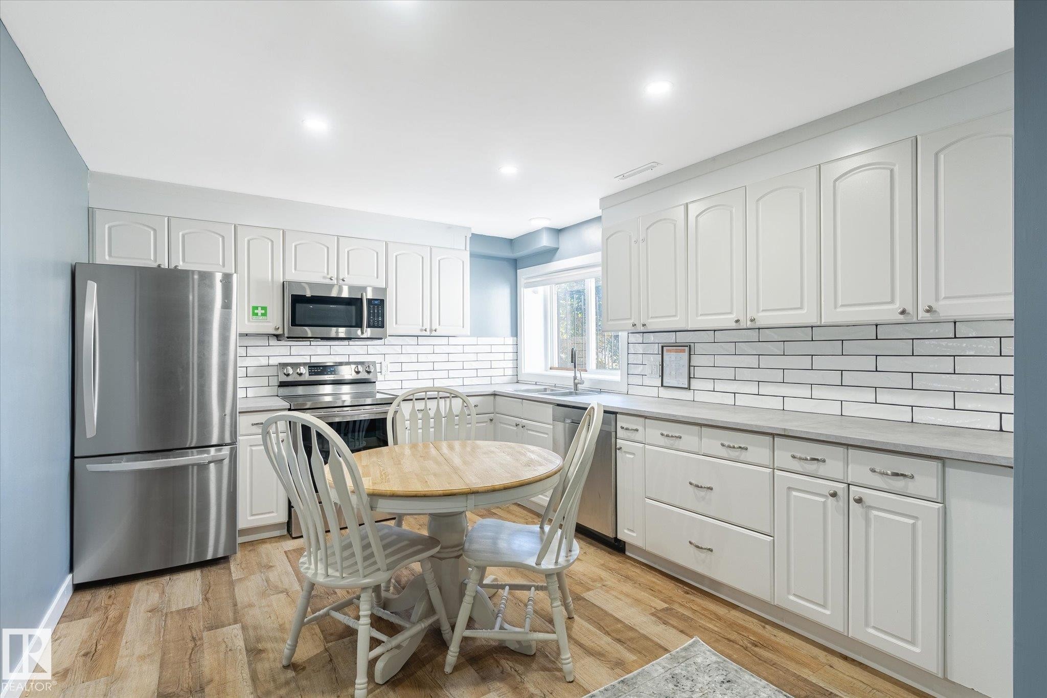 












12707 92 Street

,
Edmonton,




AB
T5E 3R3

