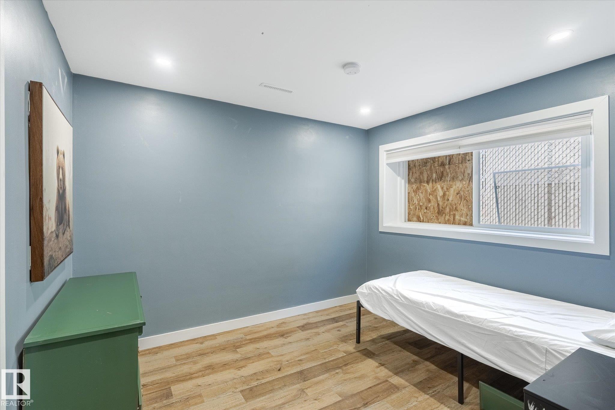 












12707 92 Street

,
Edmonton,




AB
T5E 3R3

