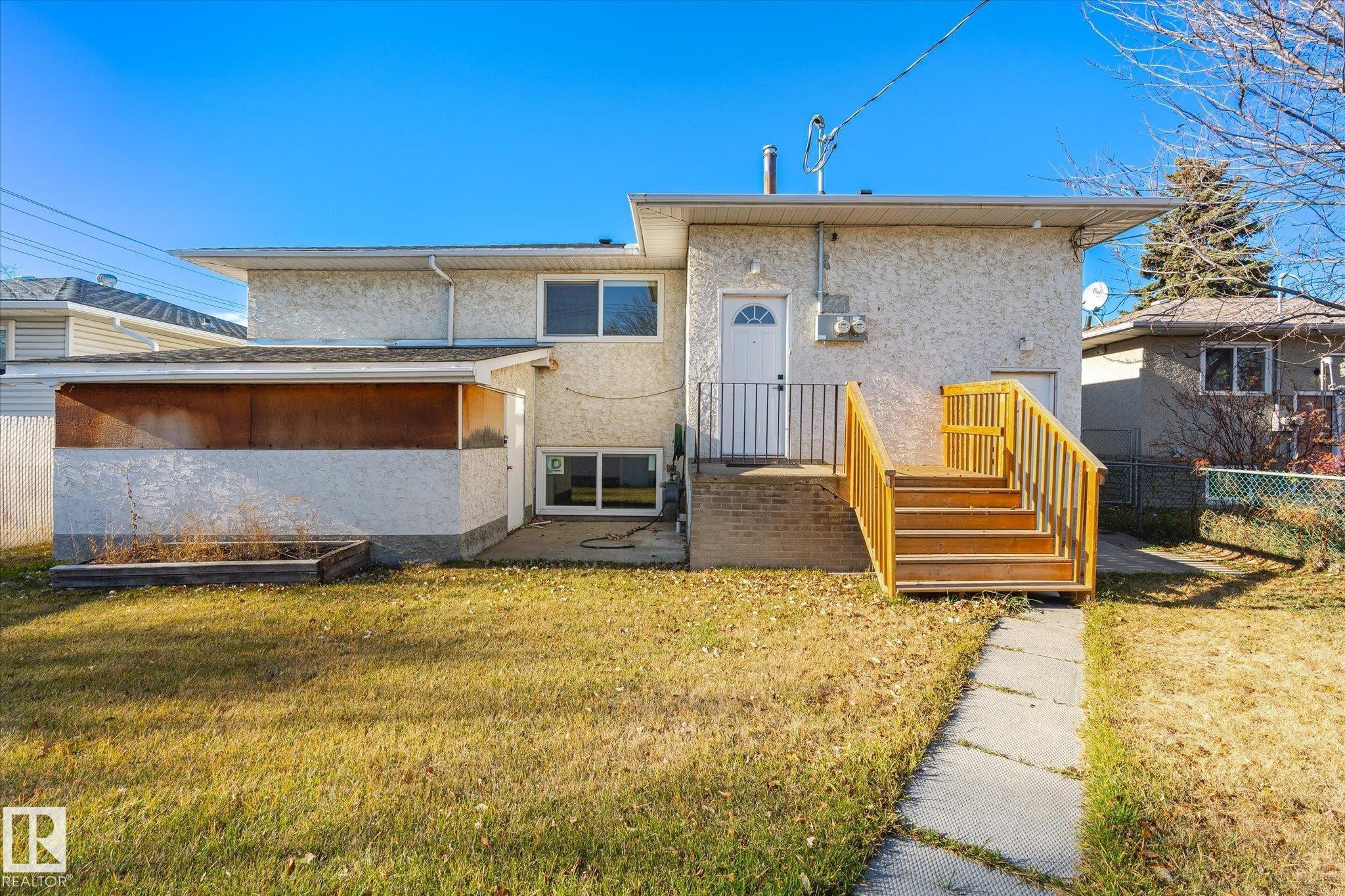 












12707 92 Street

,
Edmonton,




AB
T5E 3R3

