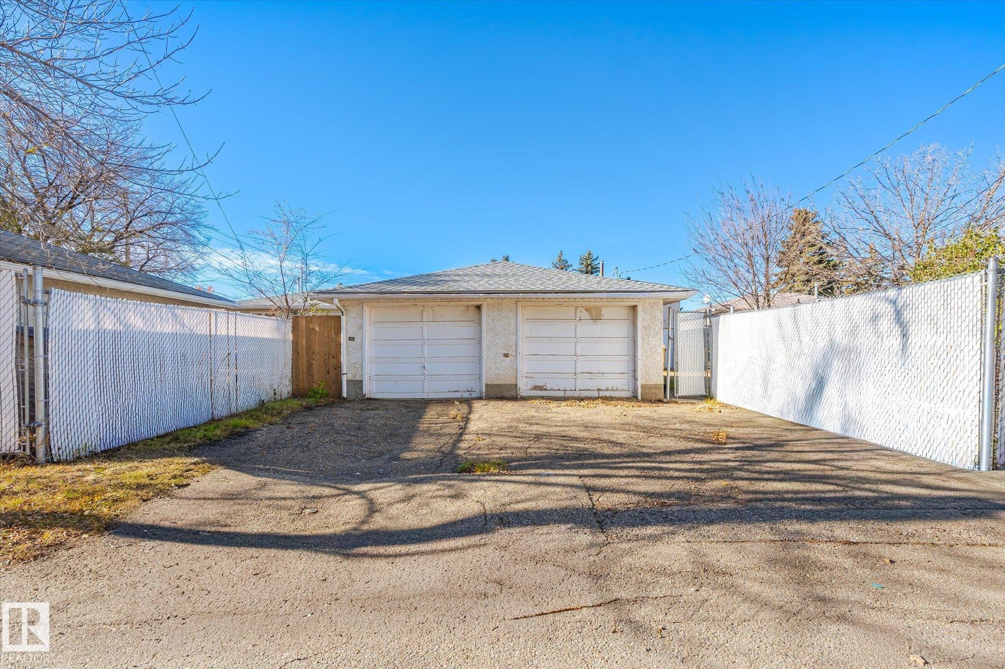 












12707 92 Street

,
Edmonton,




AB
T5E 3R3

