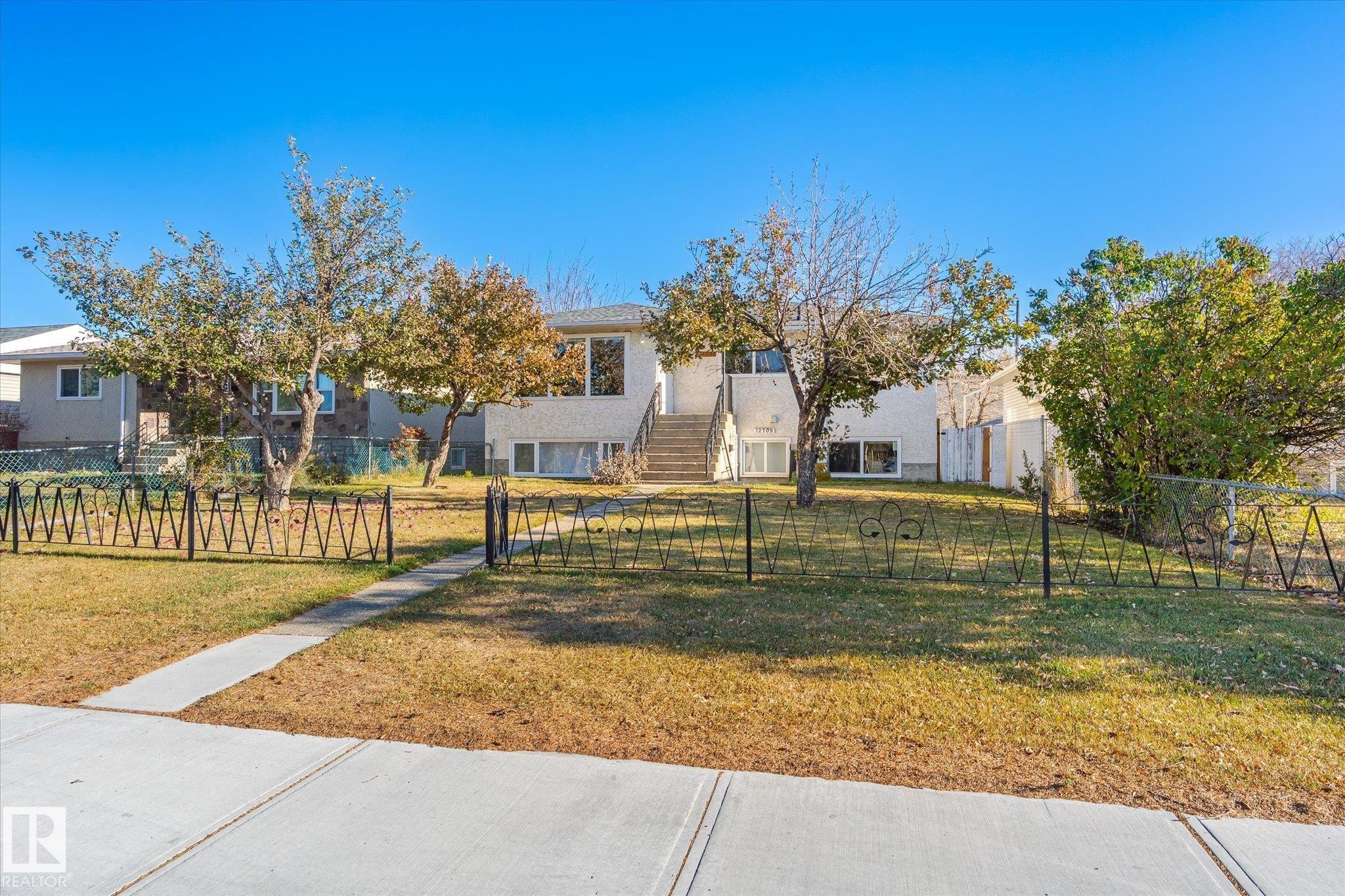 












12707 92 Street

,
Edmonton,




AB
T5E 3R3

