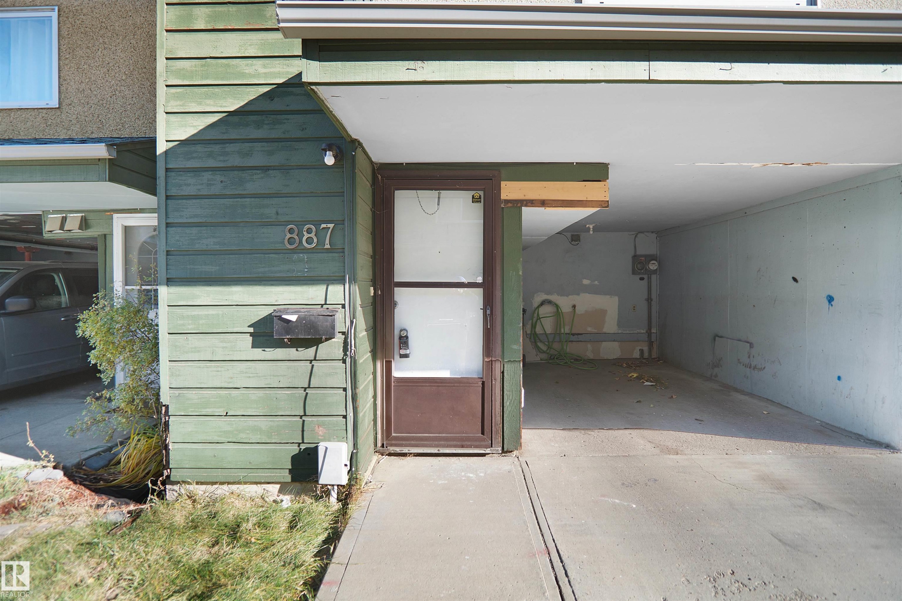 












887 ABBOTTSFIELD Road

,
Edmonton,




AB
T5W 4R4

