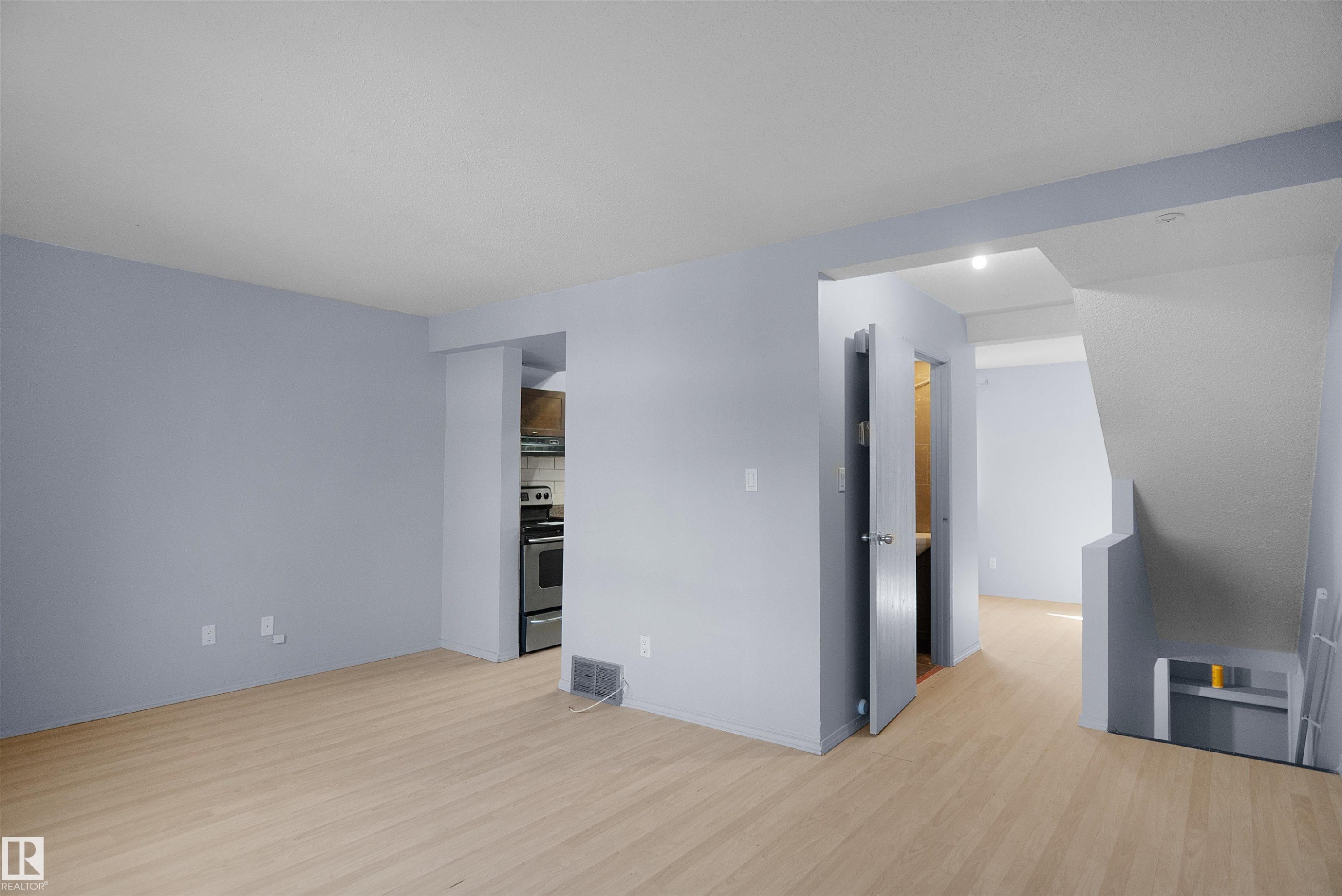 












887 ABBOTTSFIELD Road

,
Edmonton,




AB
T5W 4R4

