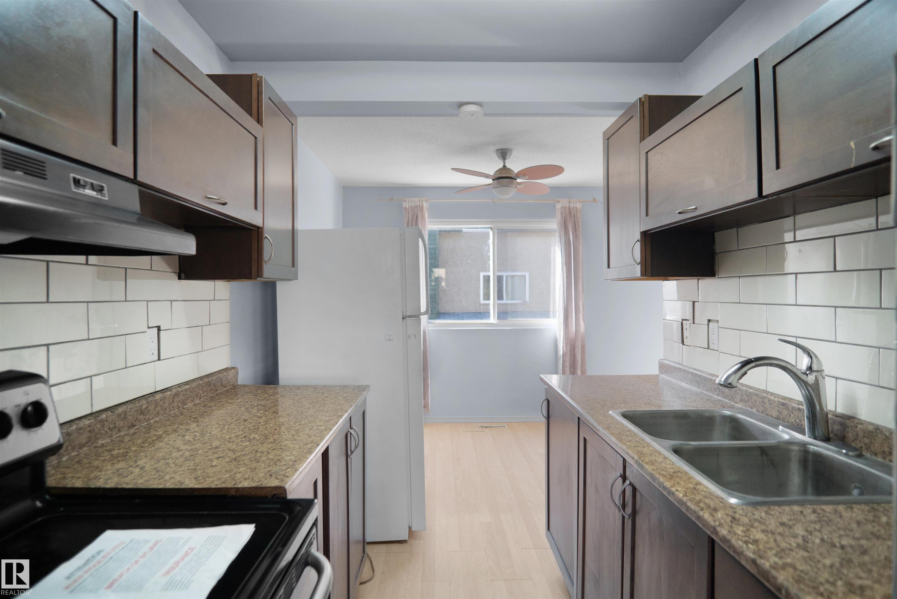 












887 ABBOTTSFIELD Road

,
Edmonton,




AB
T5W 4R4

