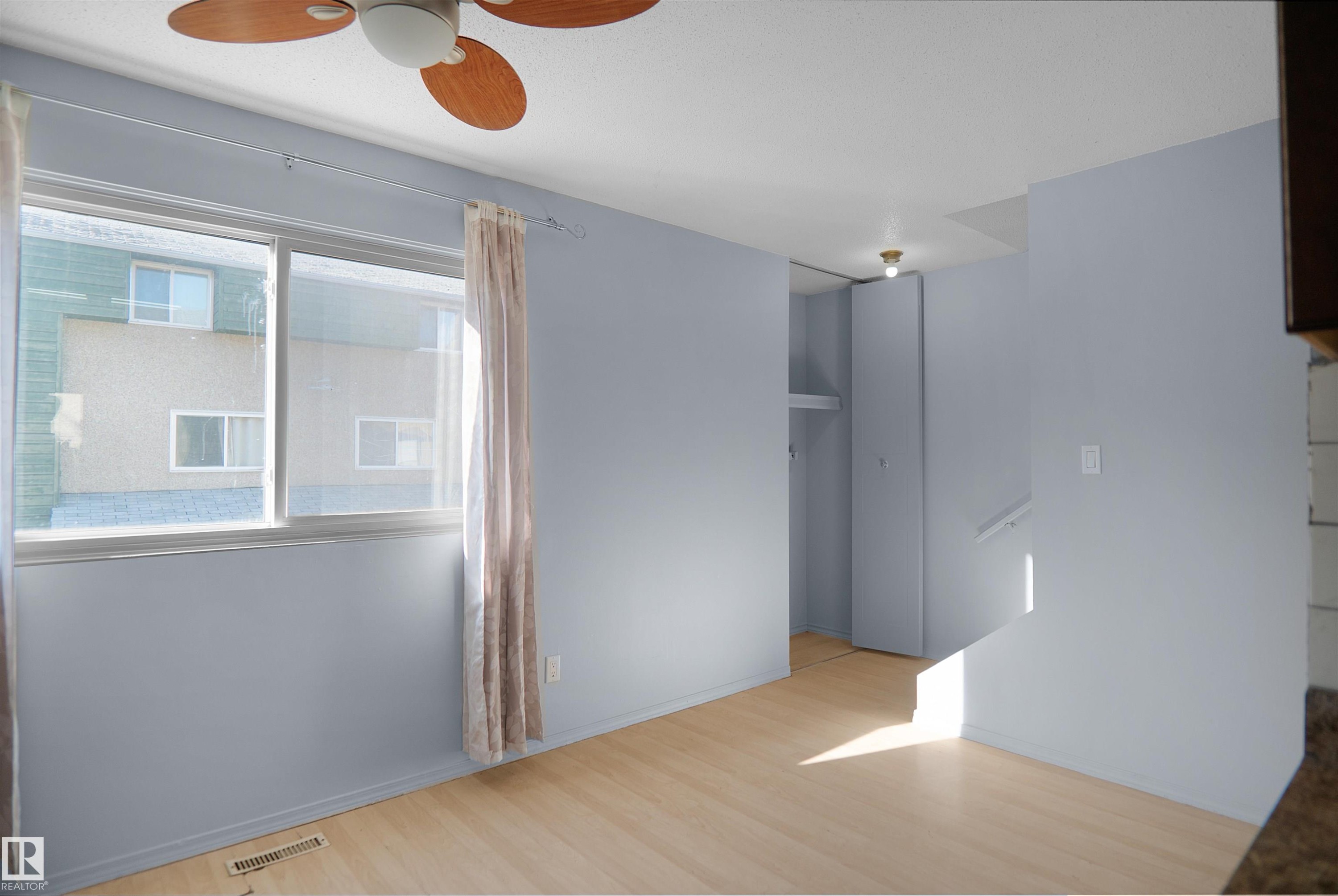 












887 ABBOTTSFIELD Road

,
Edmonton,




AB
T5W 4R4

