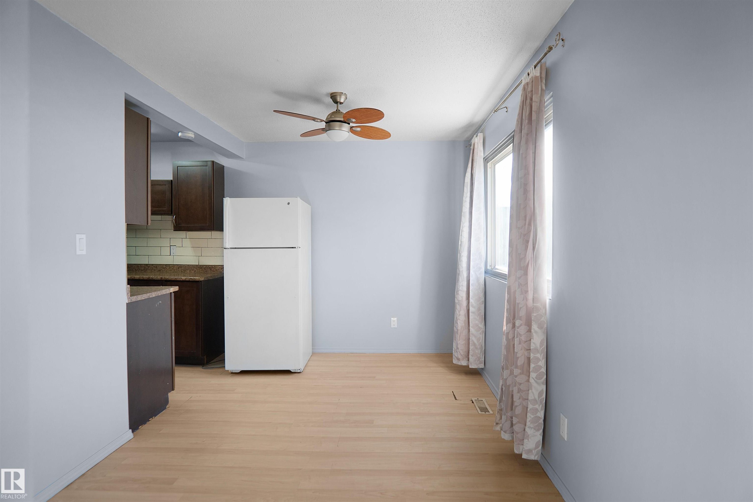 












887 ABBOTTSFIELD Road

,
Edmonton,




AB
T5W 4R4

