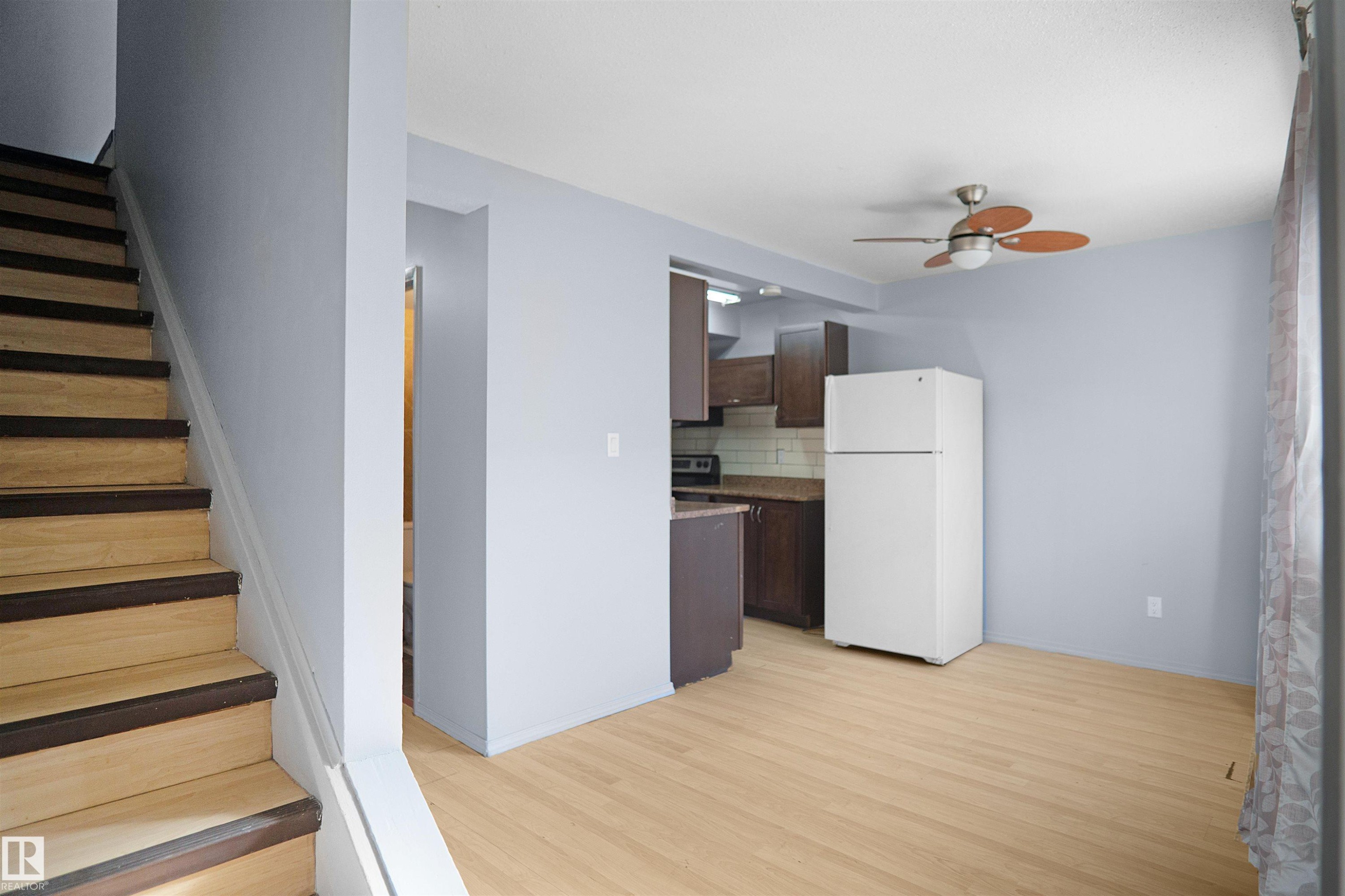 












887 ABBOTTSFIELD Road

,
Edmonton,




AB
T5W 4R4

