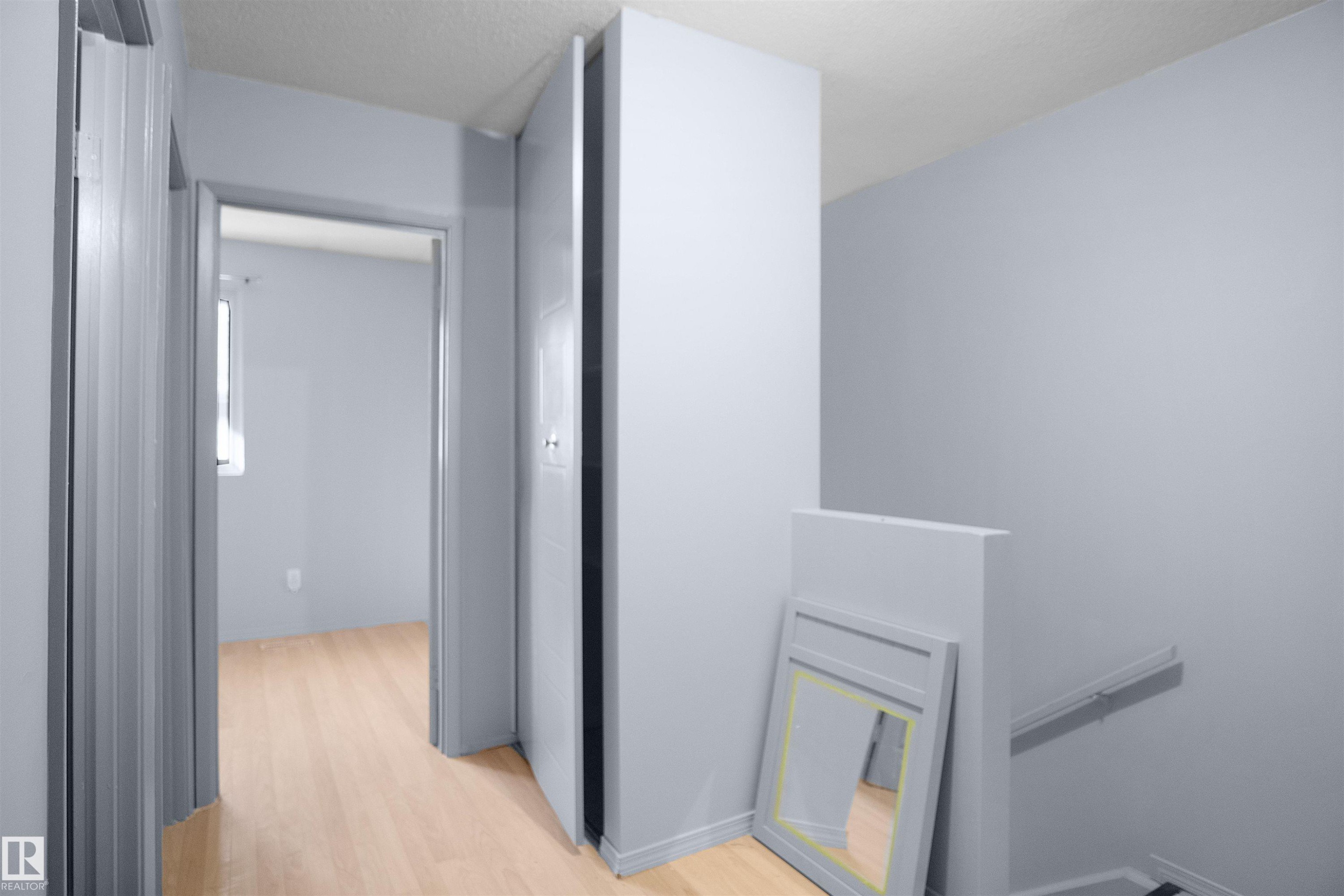 












887 ABBOTTSFIELD Road

,
Edmonton,




AB
T5W 4R4

