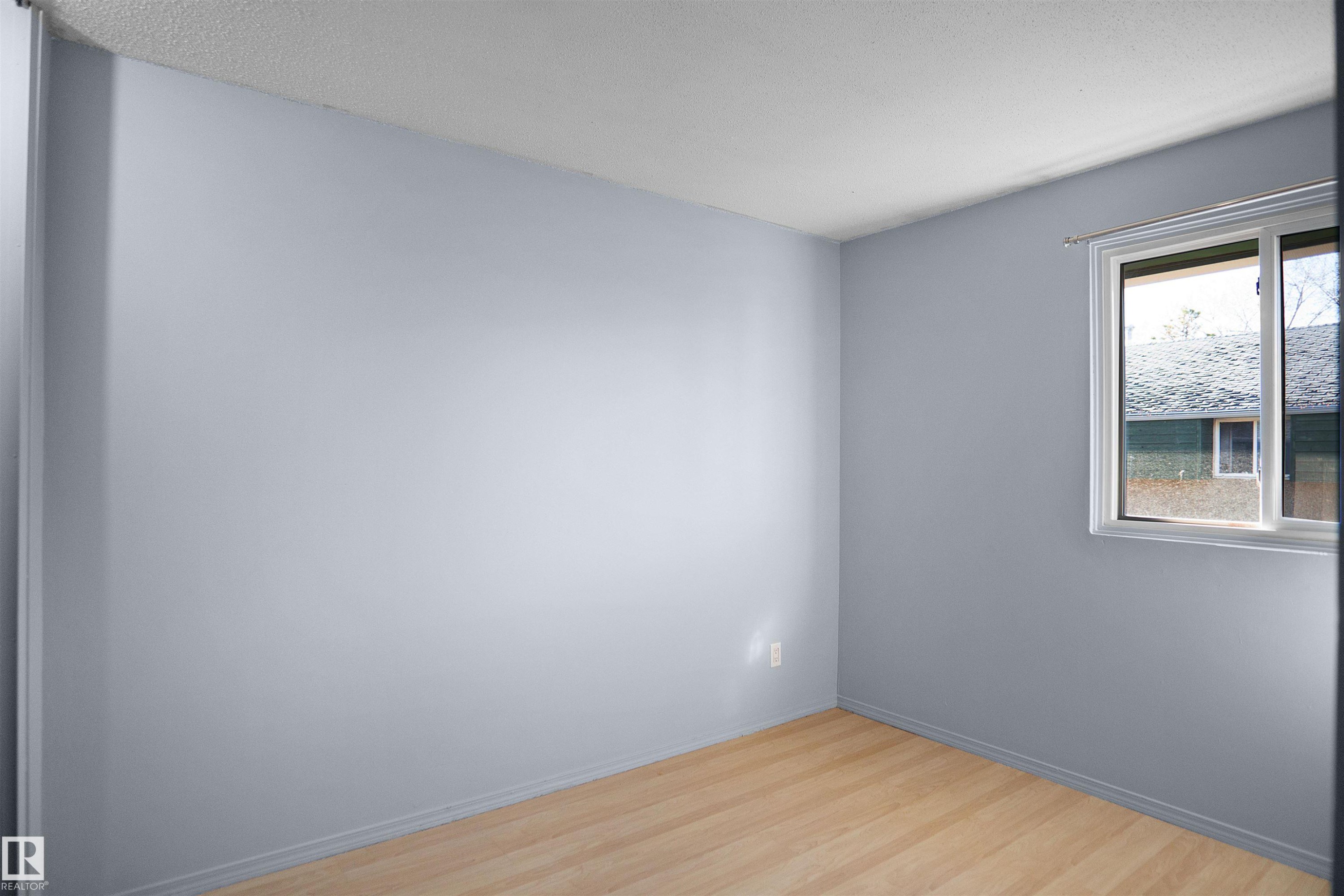 












887 ABBOTTSFIELD Road

,
Edmonton,




AB
T5W 4R4

