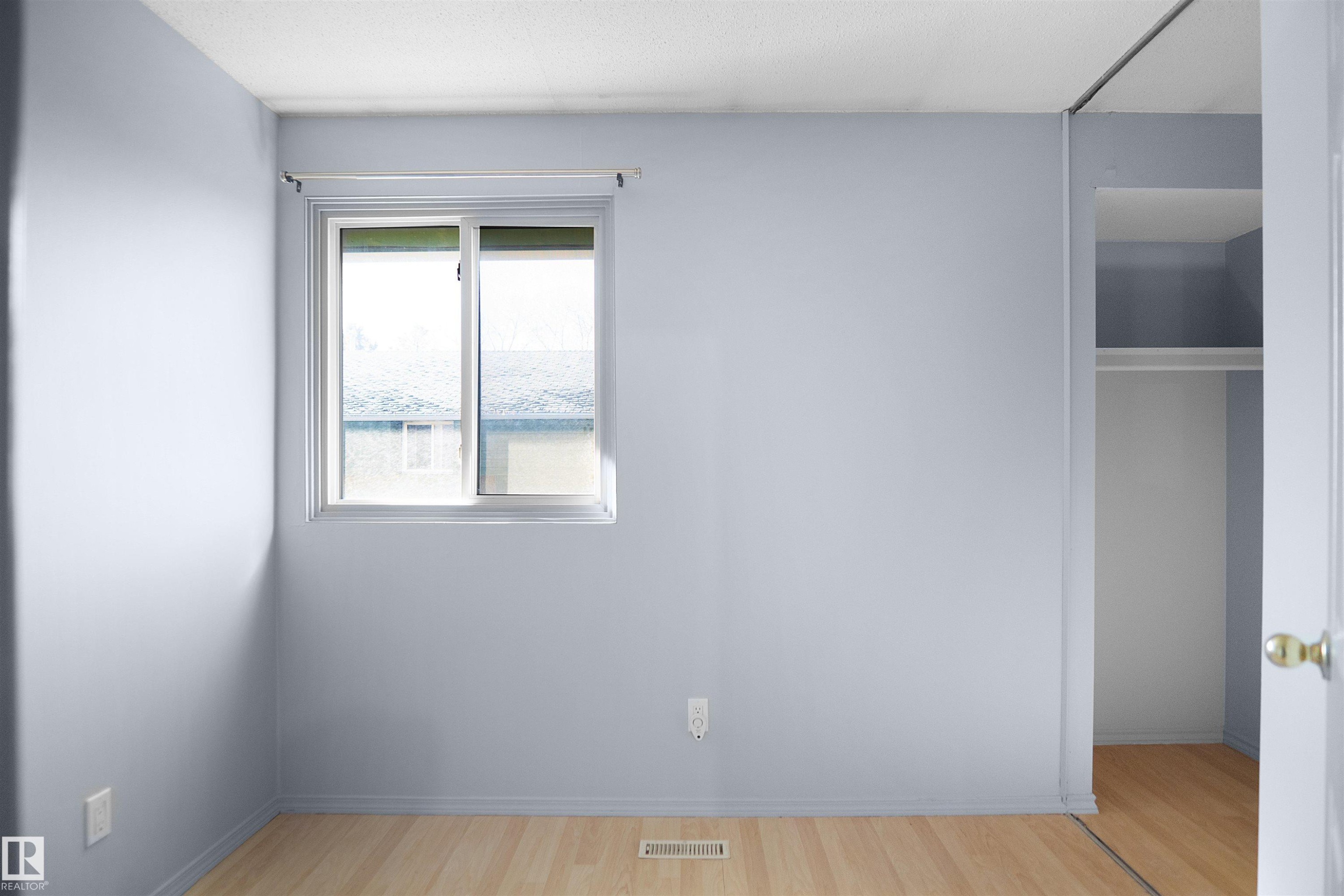 












887 ABBOTTSFIELD Road

,
Edmonton,




AB
T5W 4R4

