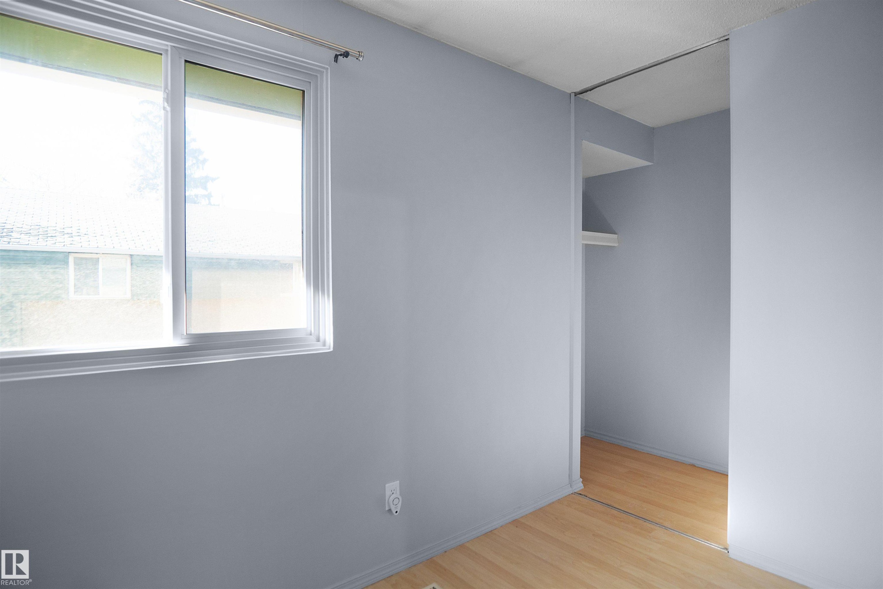 












887 ABBOTTSFIELD Road

,
Edmonton,




AB
T5W 4R4

