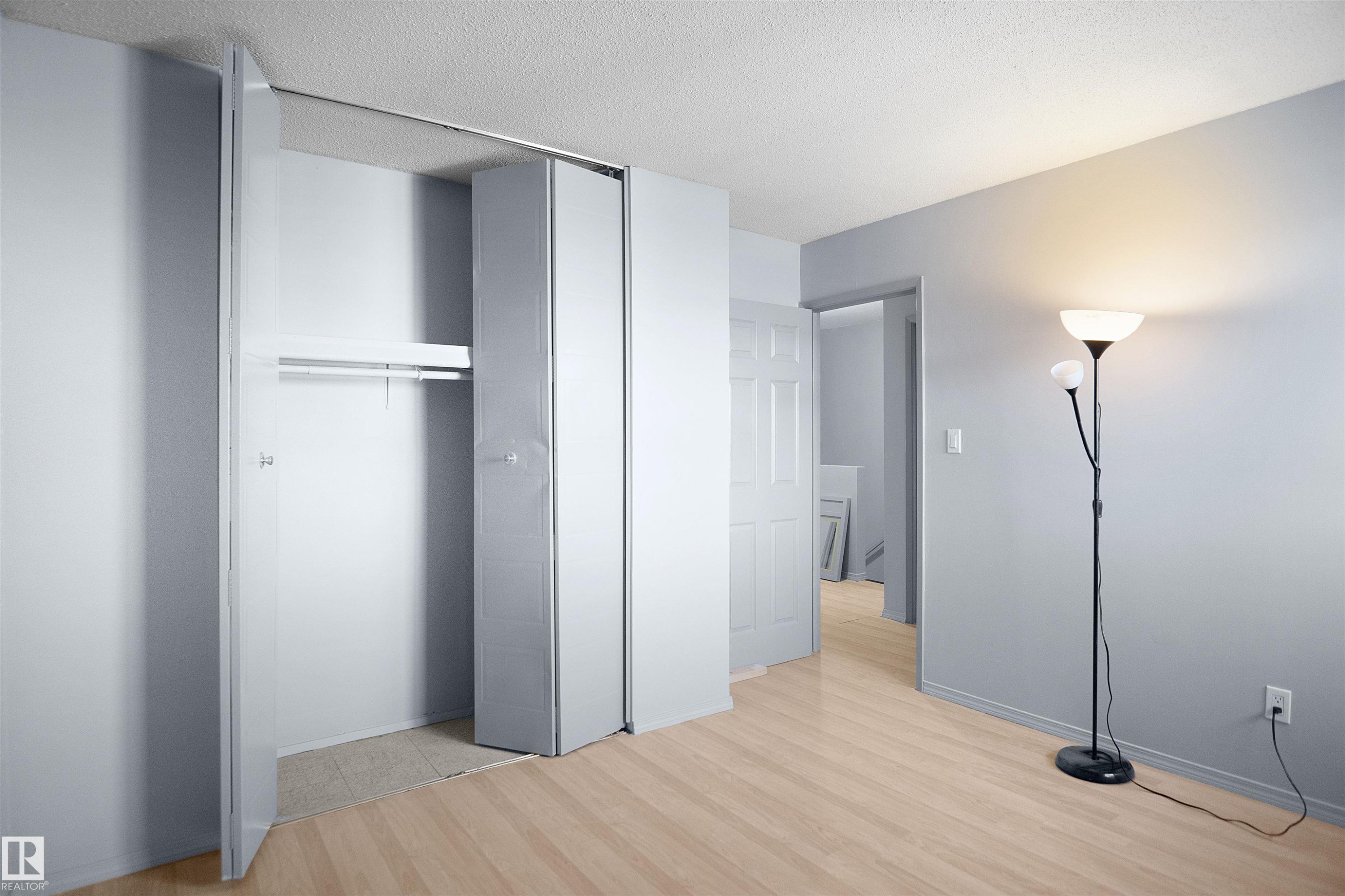 












887 ABBOTTSFIELD Road

,
Edmonton,




AB
T5W 4R4

