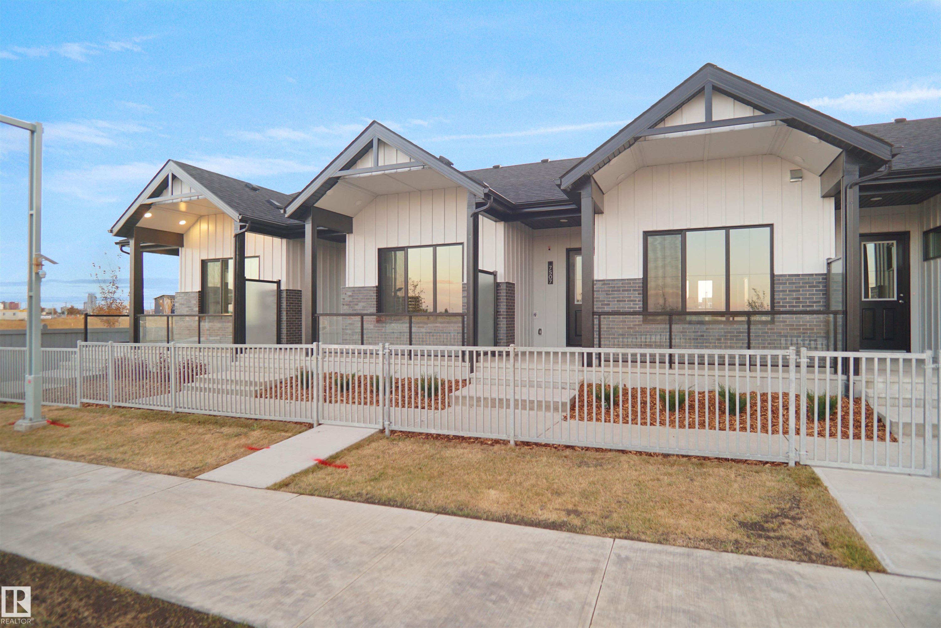 












7507 OBSERVER Lane

,
Edmonton,




AB
T5G 2S5

