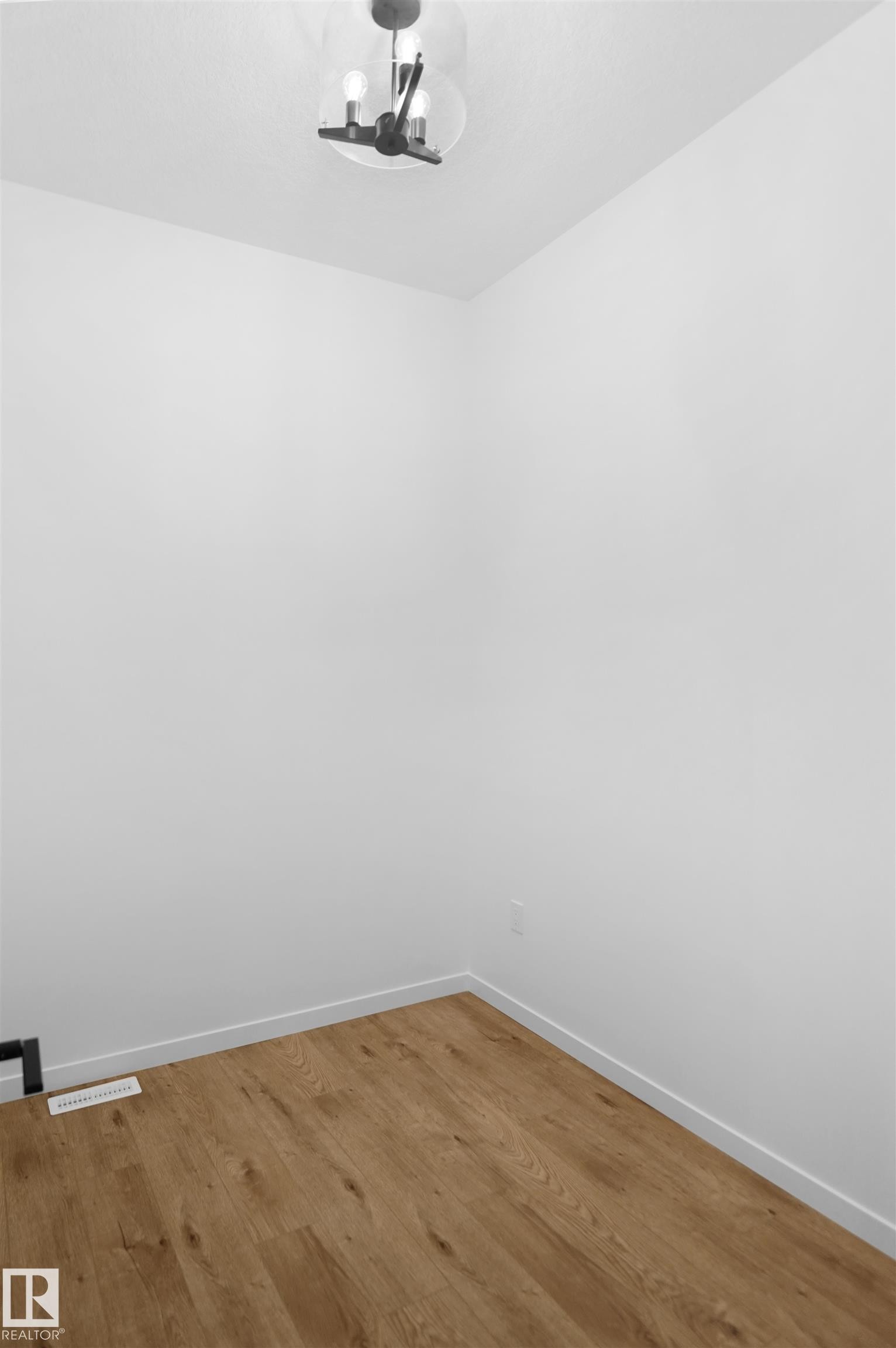 












7507 OBSERVER Lane

,
Edmonton,




AB
T5G 2S5

