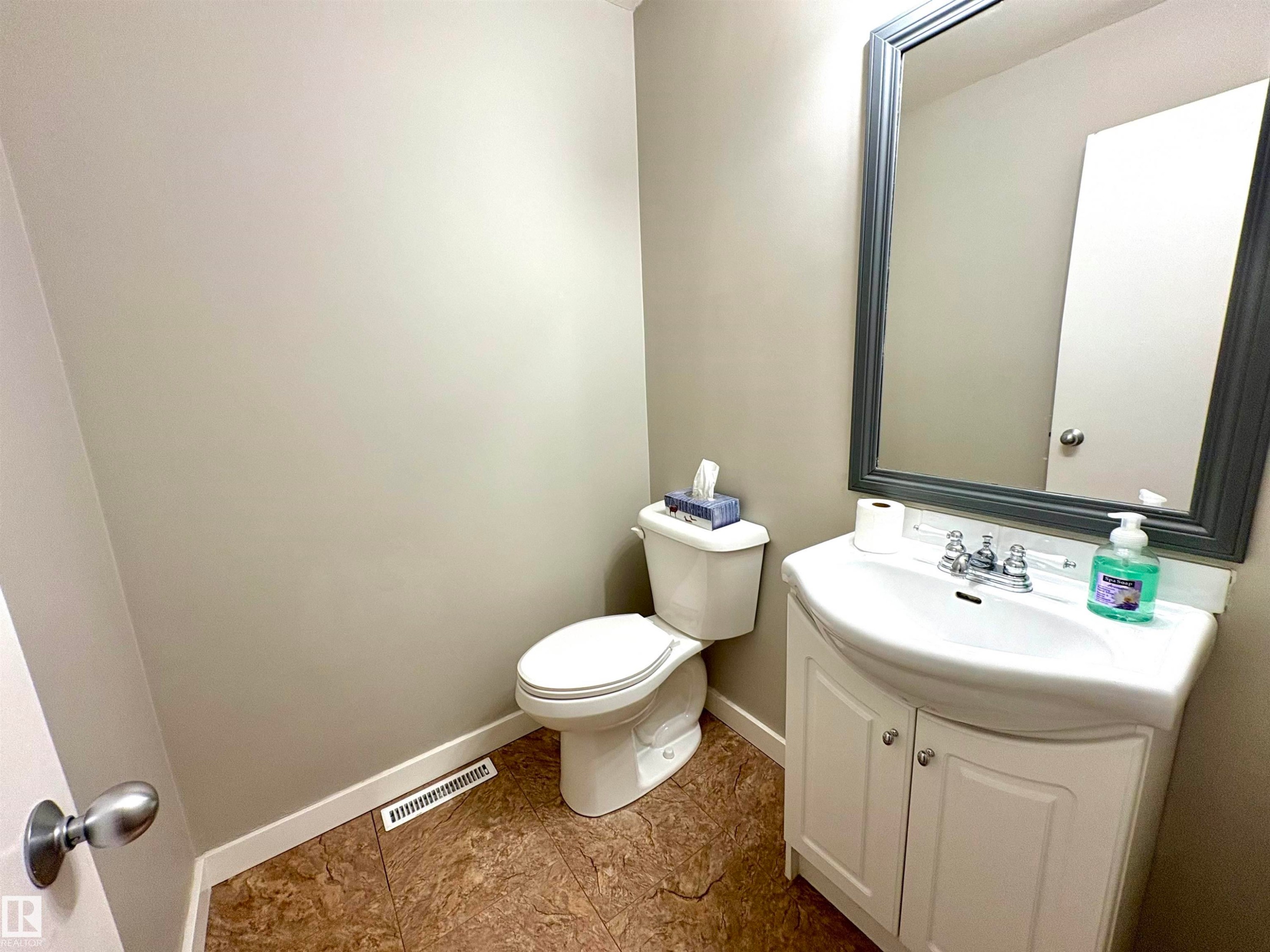 












170 LONDONDERRY SQUARE Square

,
Edmonton,




AB
T5C 3C4

