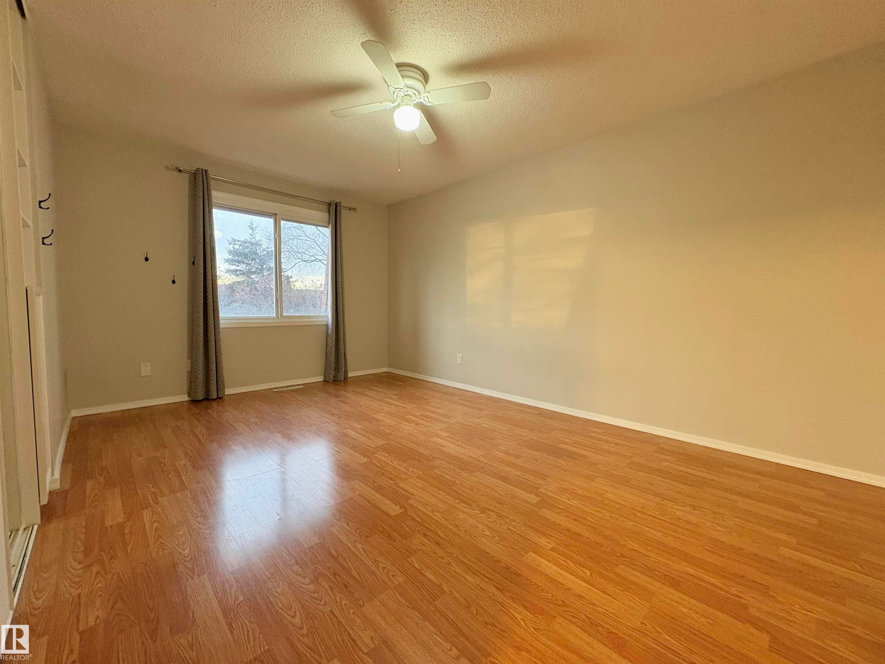 












170 LONDONDERRY SQUARE Square

,
Edmonton,




AB
T5C 3C4

