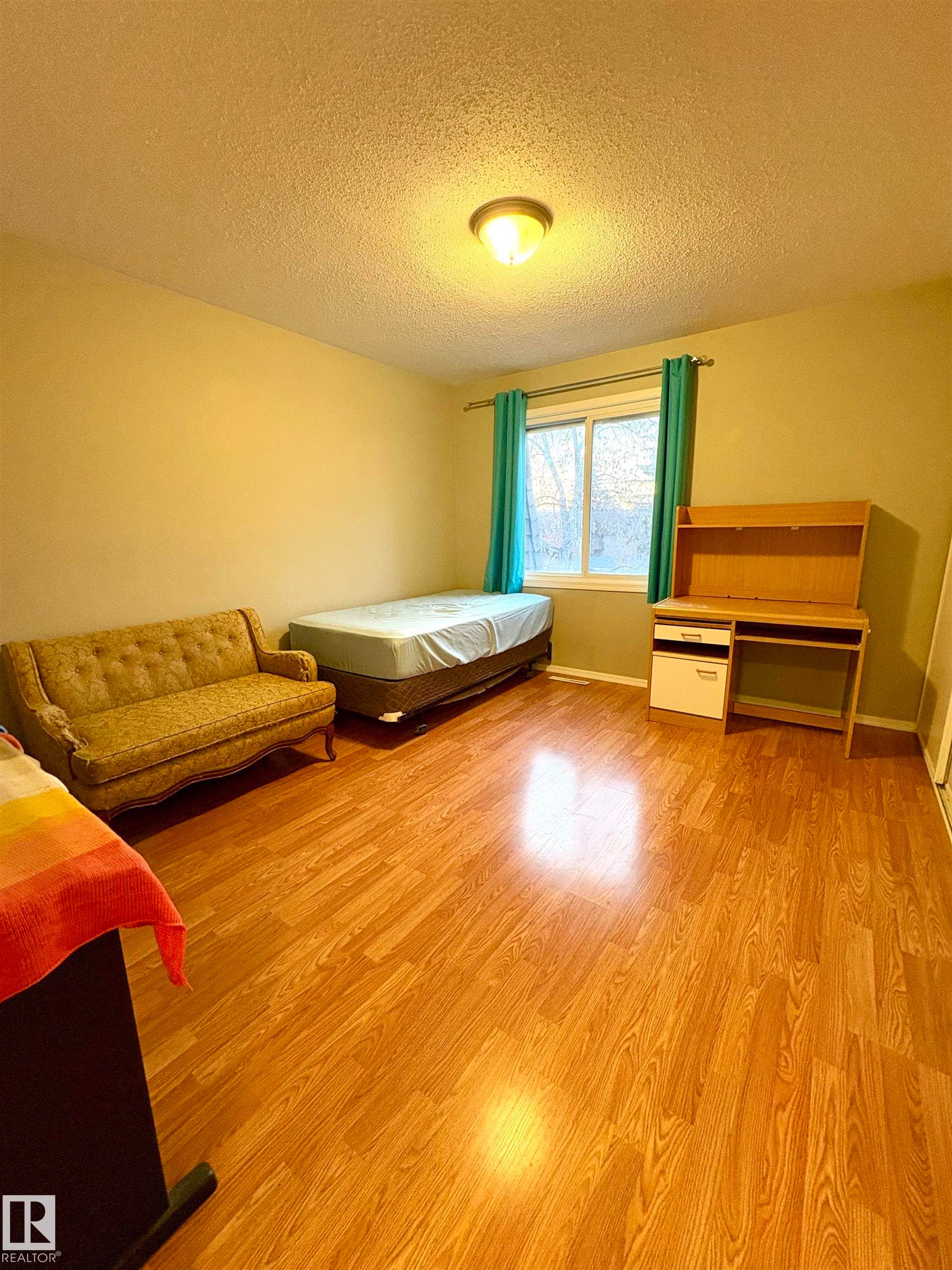 












170 LONDONDERRY SQUARE Square

,
Edmonton,




AB
T5C 3C4

