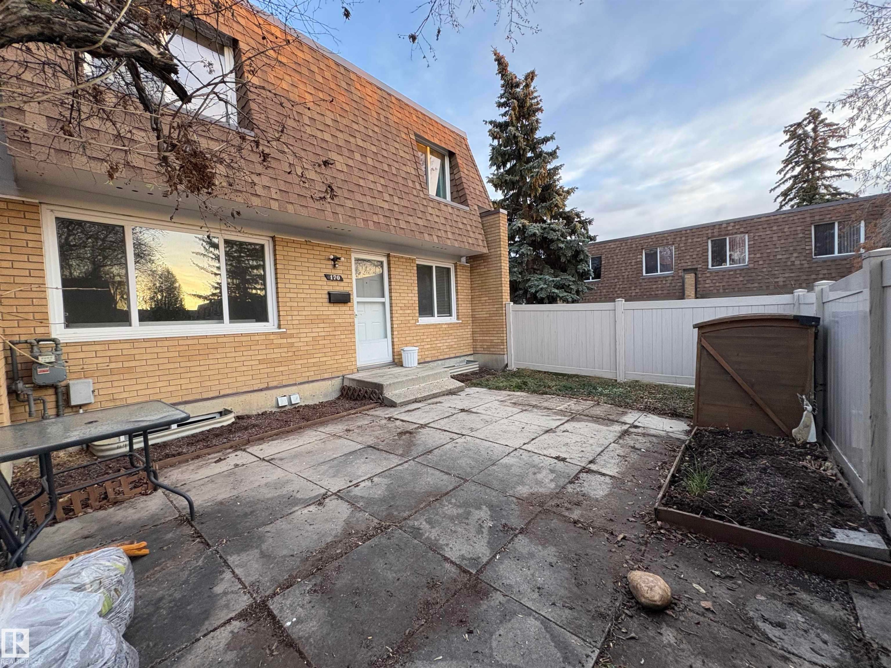 












170 LONDONDERRY SQUARE Square

,
Edmonton,




AB
T5C 3C4

