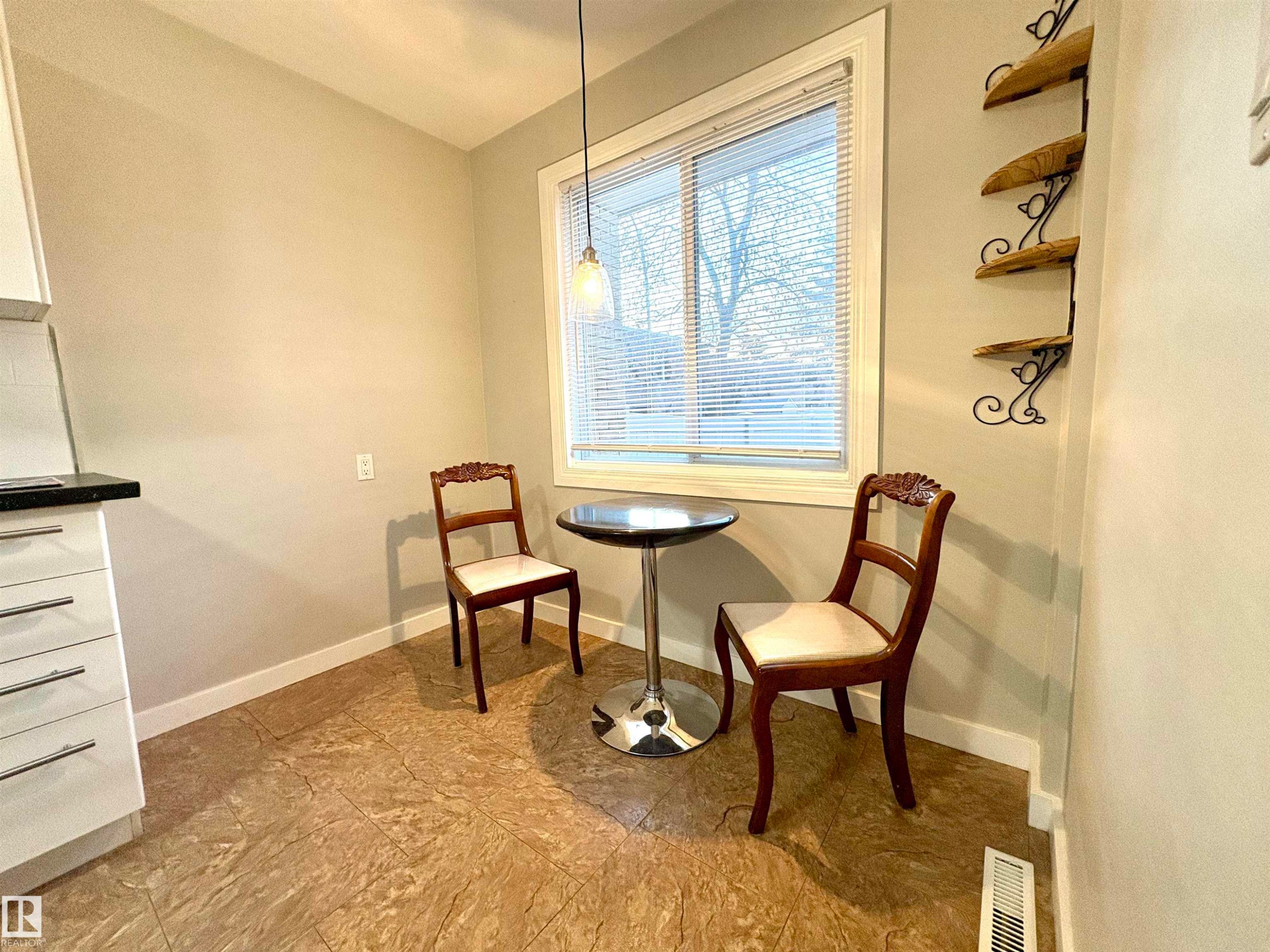 












170 LONDONDERRY SQUARE Square

,
Edmonton,




AB
T5C 3C4

