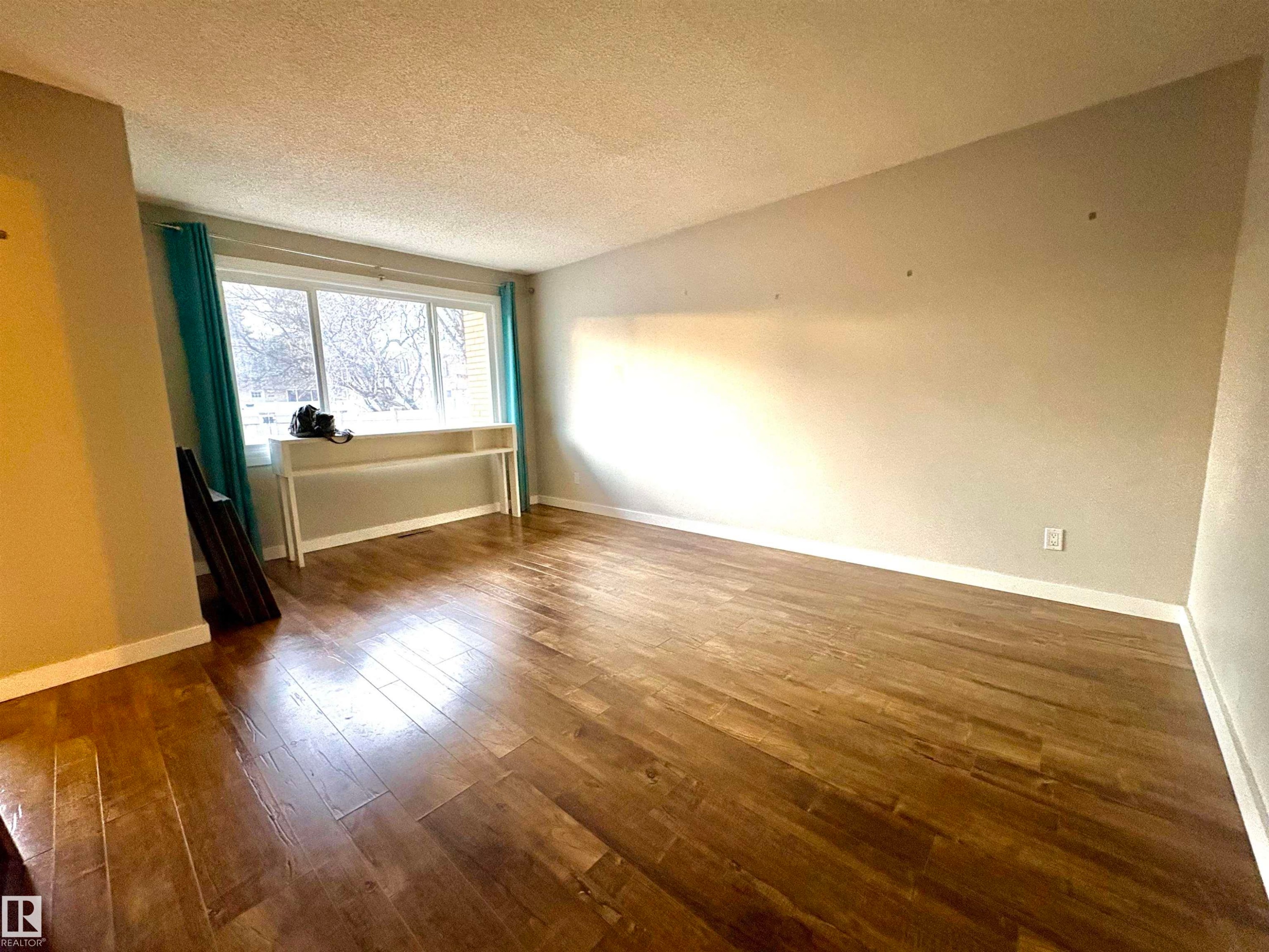 












170 LONDONDERRY SQUARE Square

,
Edmonton,




AB
T5C 3C4

