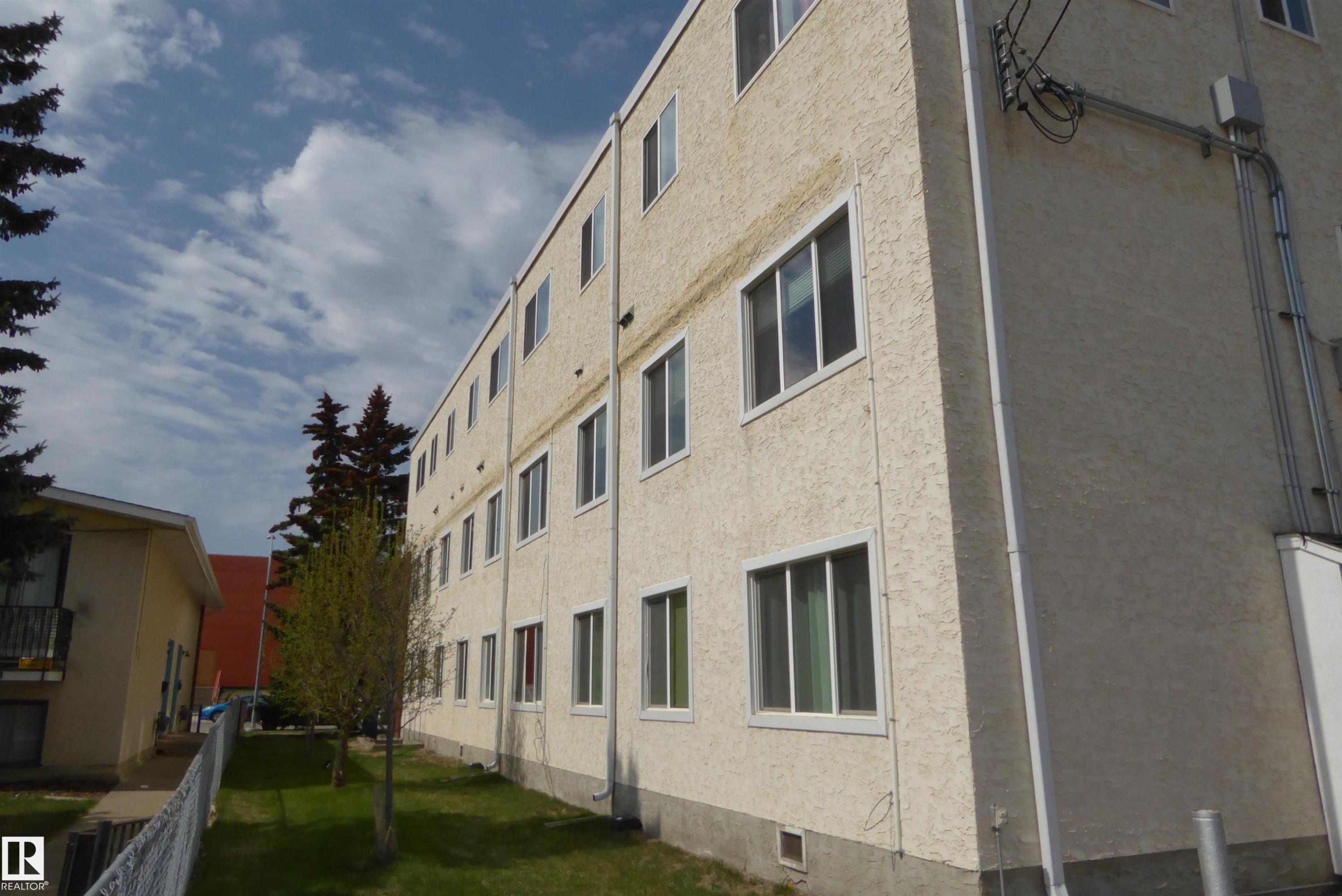 












4 10035 155 Street

,
Edmonton,




AB
T5P 2L4

