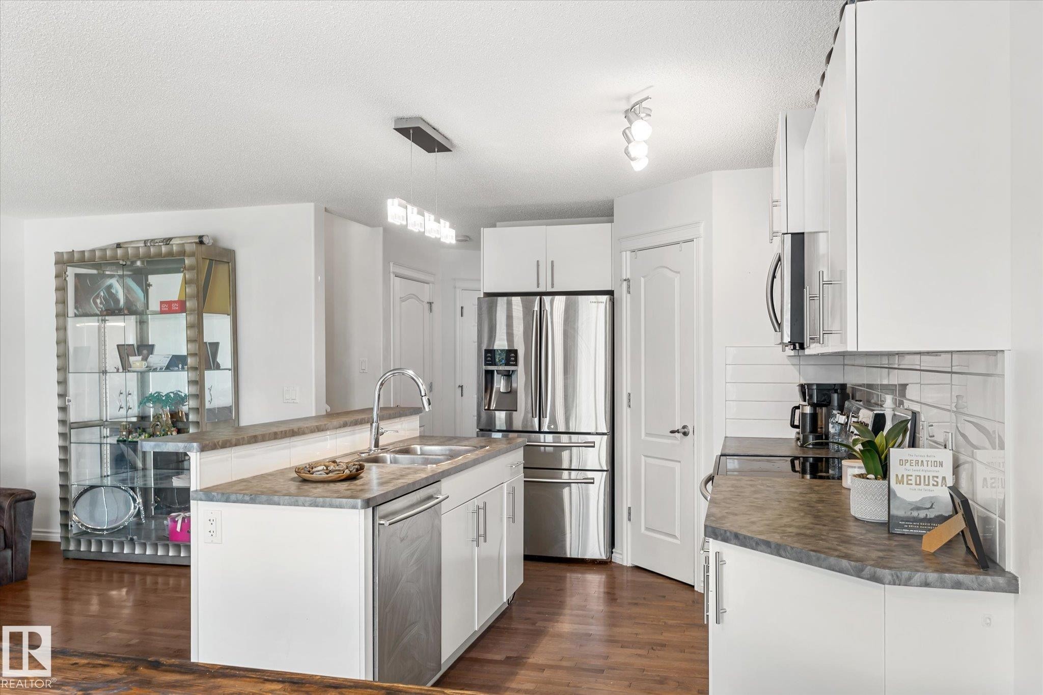 












17130 7A Avenue

,
Edmonton,




AB
T6W 0M5

