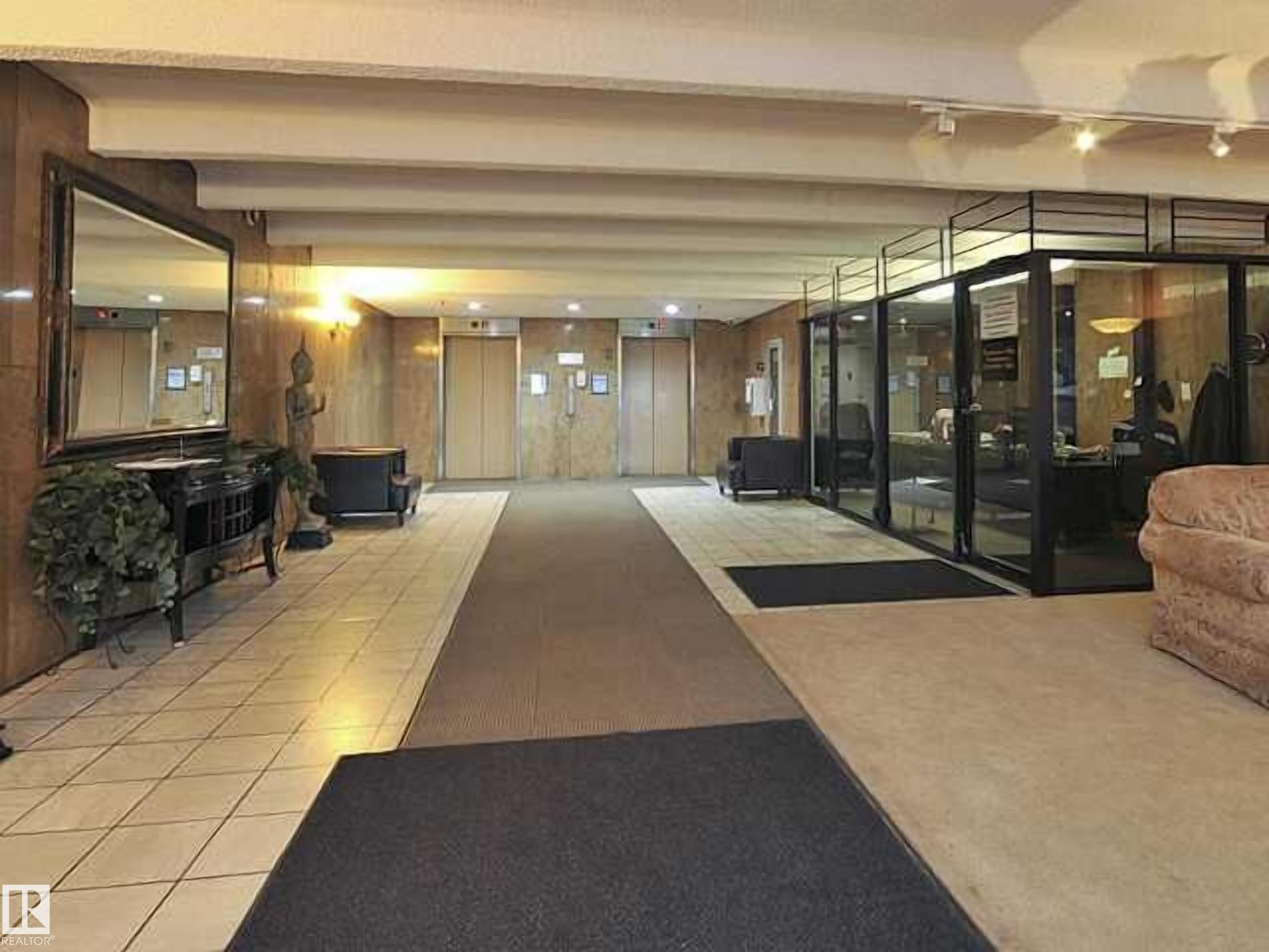 












1703 9918 101 Street

,
Edmonton,




AB
T5K 2L1

