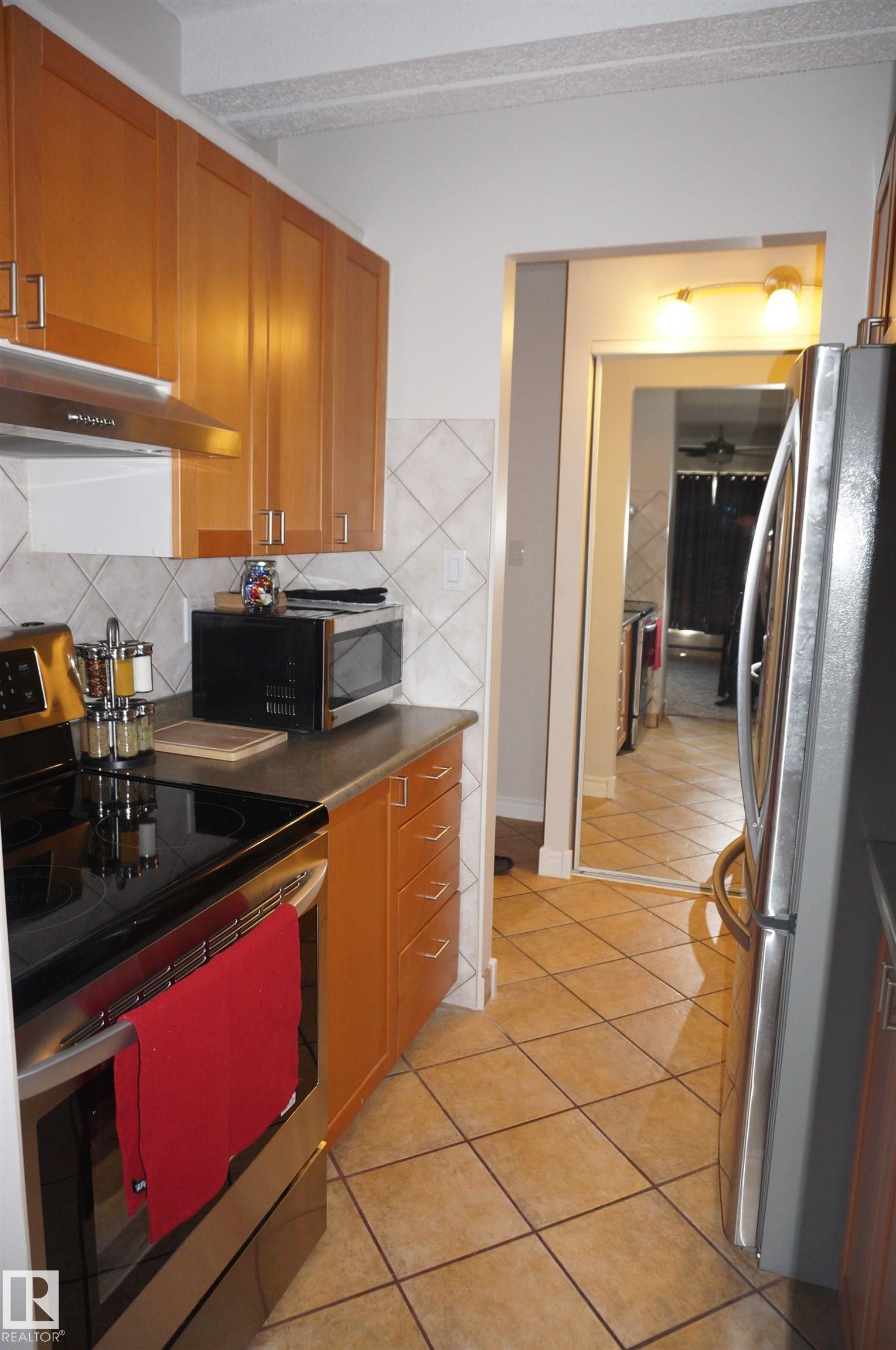 












1703 9918 101 Street

,
Edmonton,




AB
T5K 2L1

