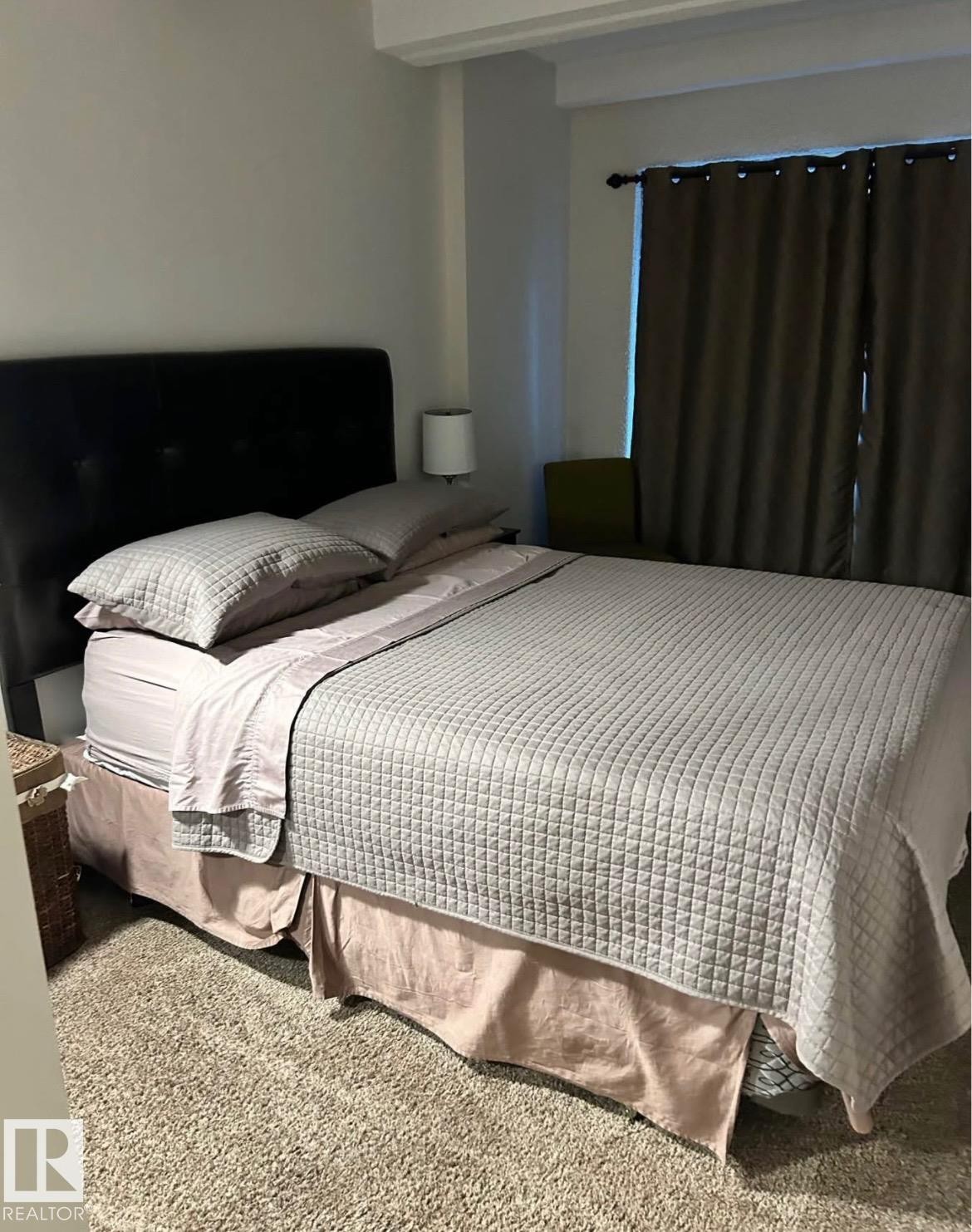 












1703 9918 101 Street

,
Edmonton,




AB
T5K 2L1

