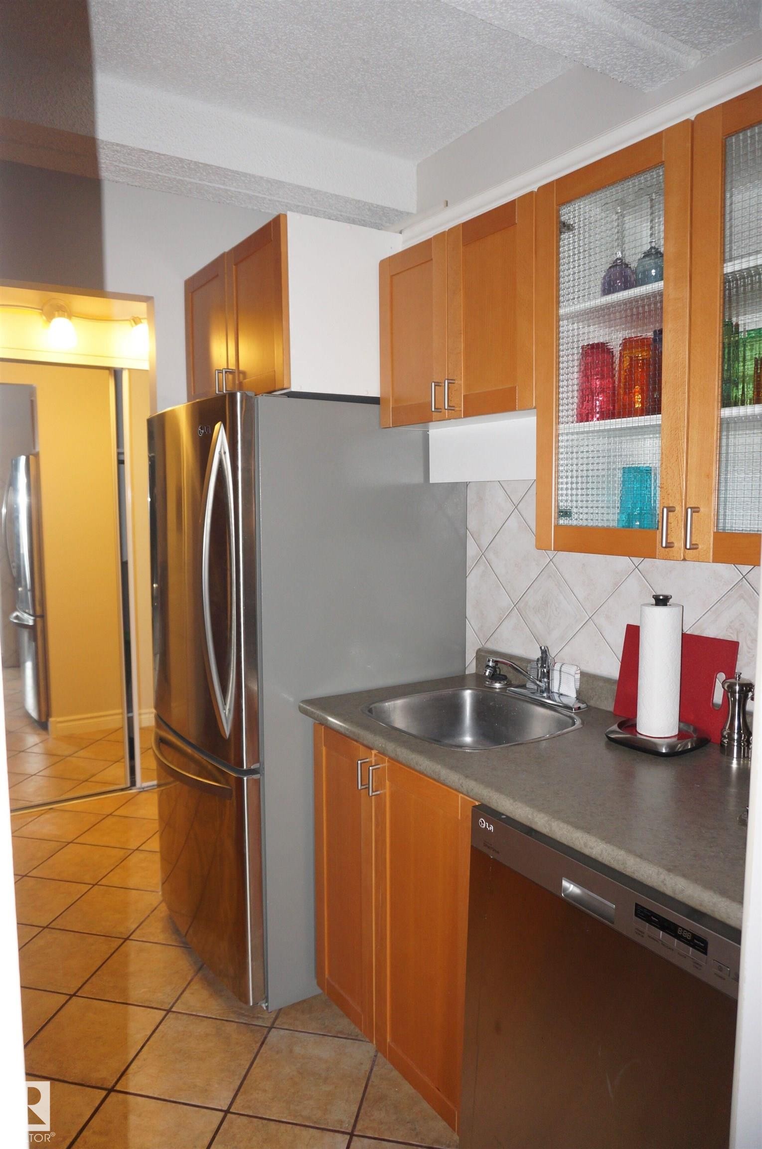 












1703 9918 101 Street

,
Edmonton,




AB
T5K 2L1

