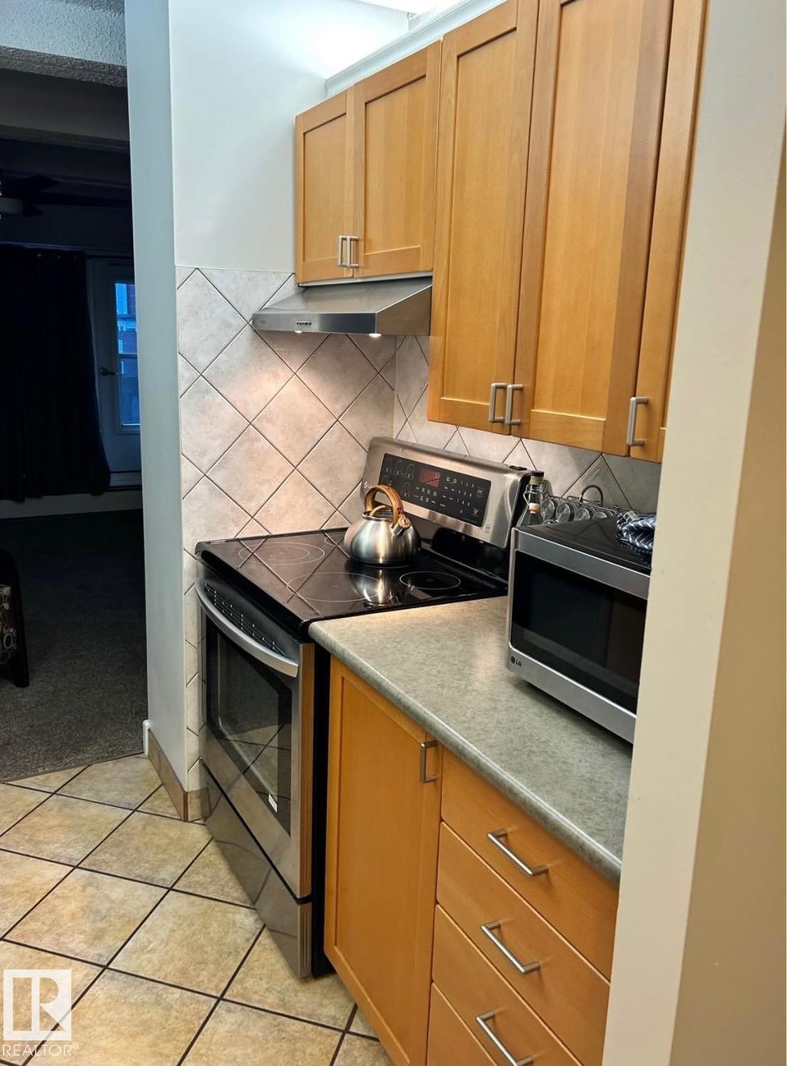 












1703 9918 101 Street

,
Edmonton,




AB
T5K 2L1

