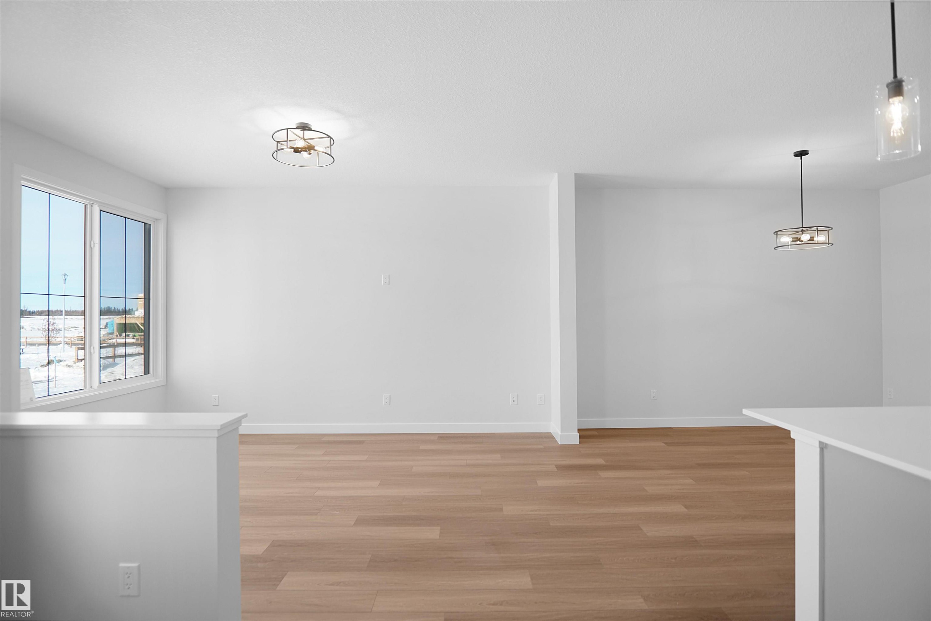 












17514 5A Street

,
Edmonton,




AB
T5Y 4E8

