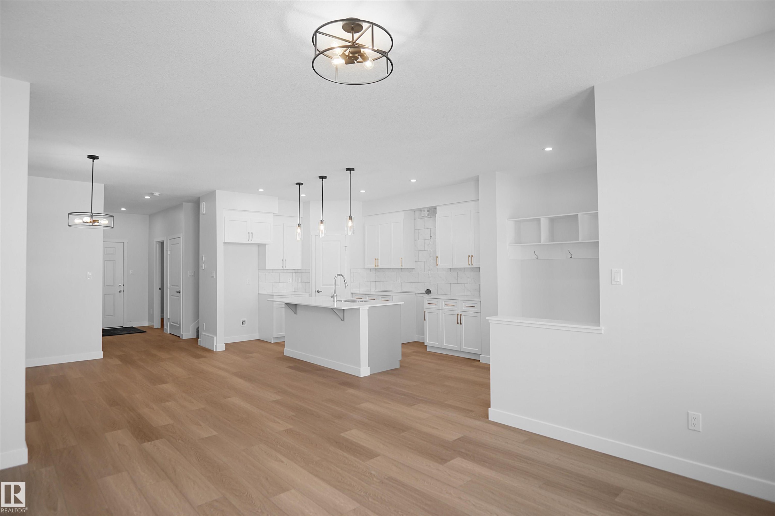 












17514 5A Street

,
Edmonton,




AB
T5Y 4E8

