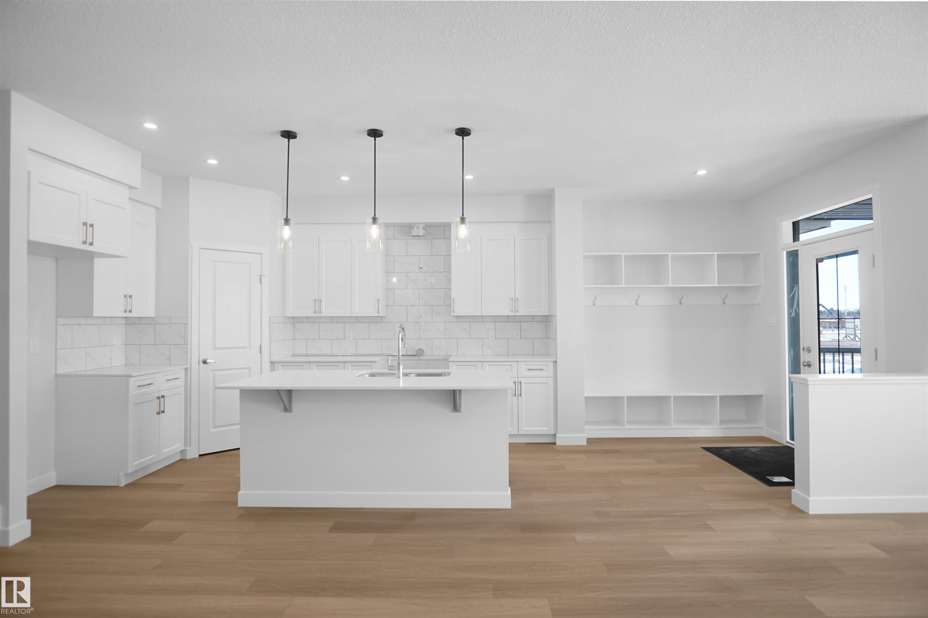 












17514 5A Street

,
Edmonton,




AB
T5Y 4E8

