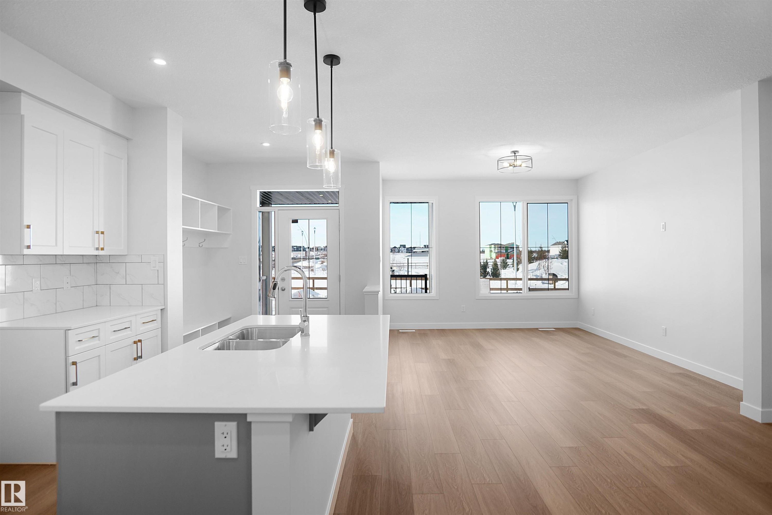 












17514 5A Street

,
Edmonton,




AB
T5Y 4E8

