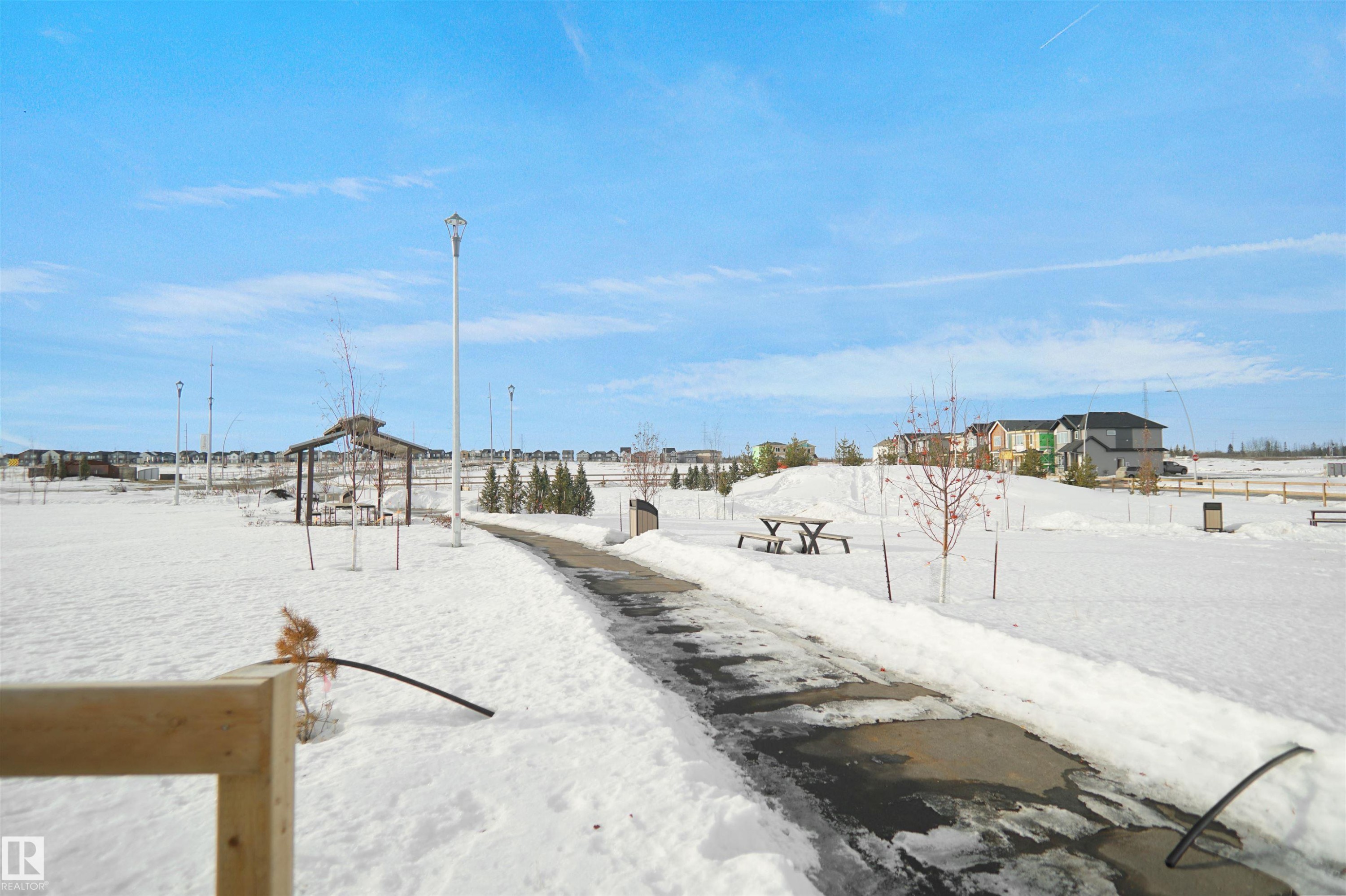 












17514 5A Street

,
Edmonton,




AB
T5Y 4E8

