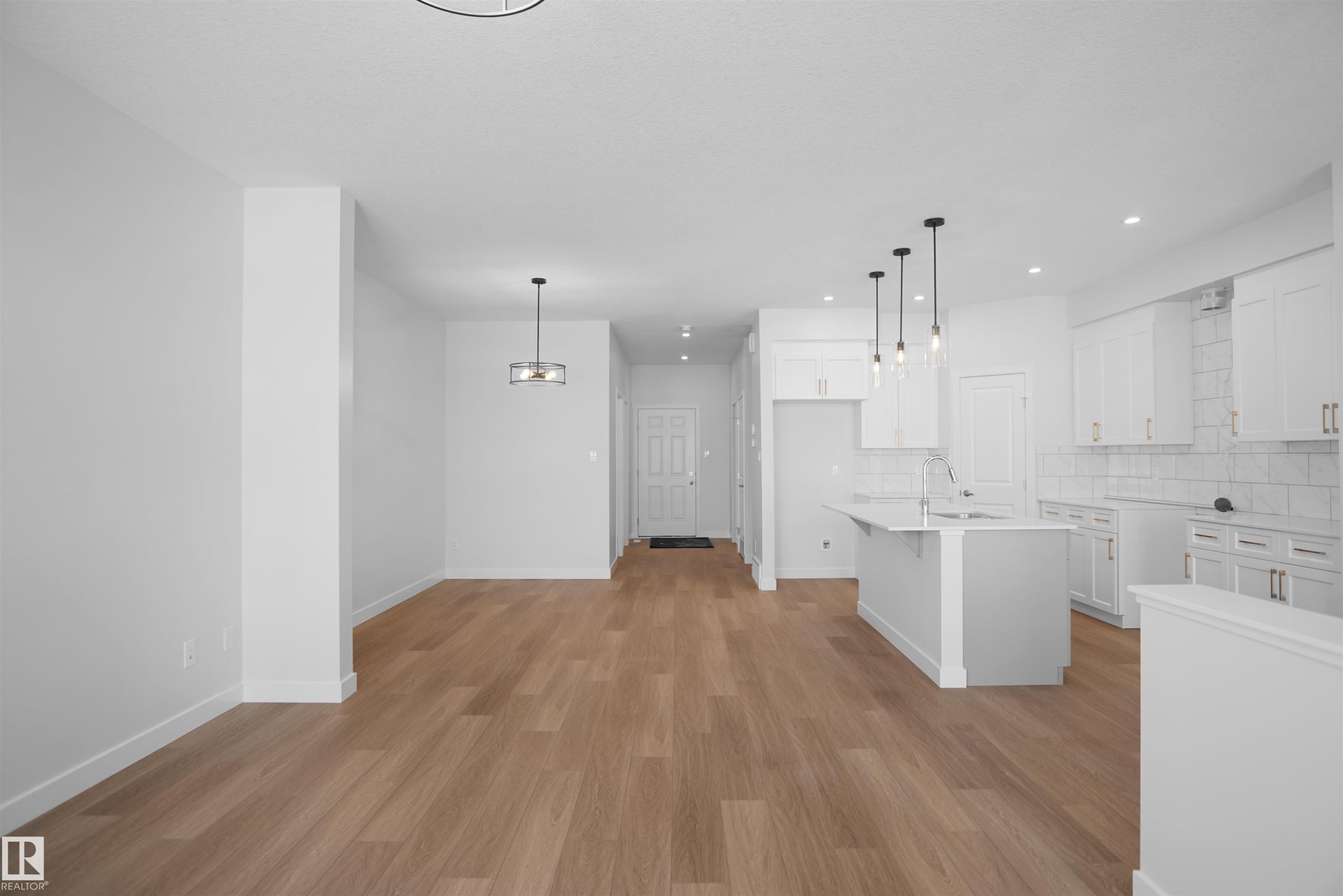 












17514 5A Street

,
Edmonton,




AB
T5Y 4E8

