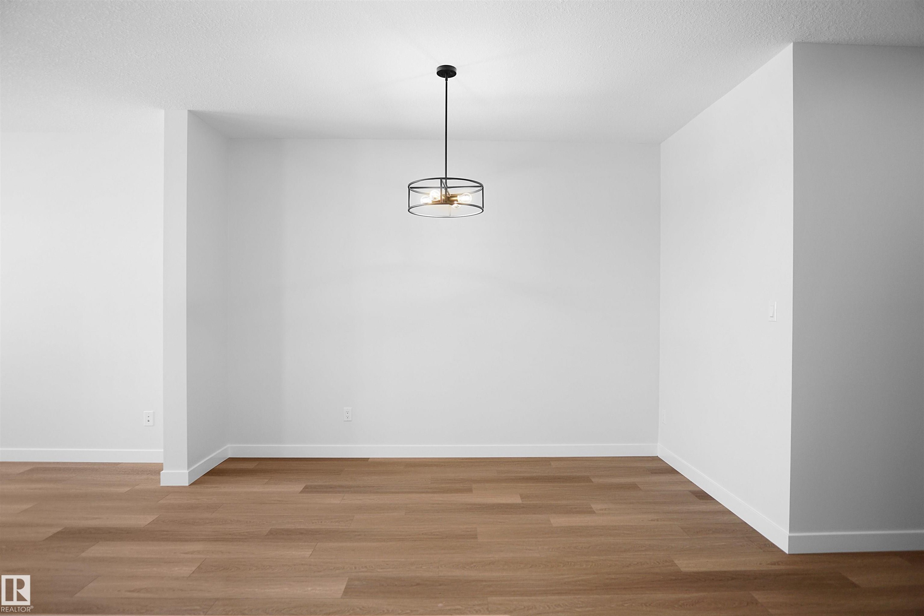 












17514 5A Street

,
Edmonton,




AB
T5Y 4E8

